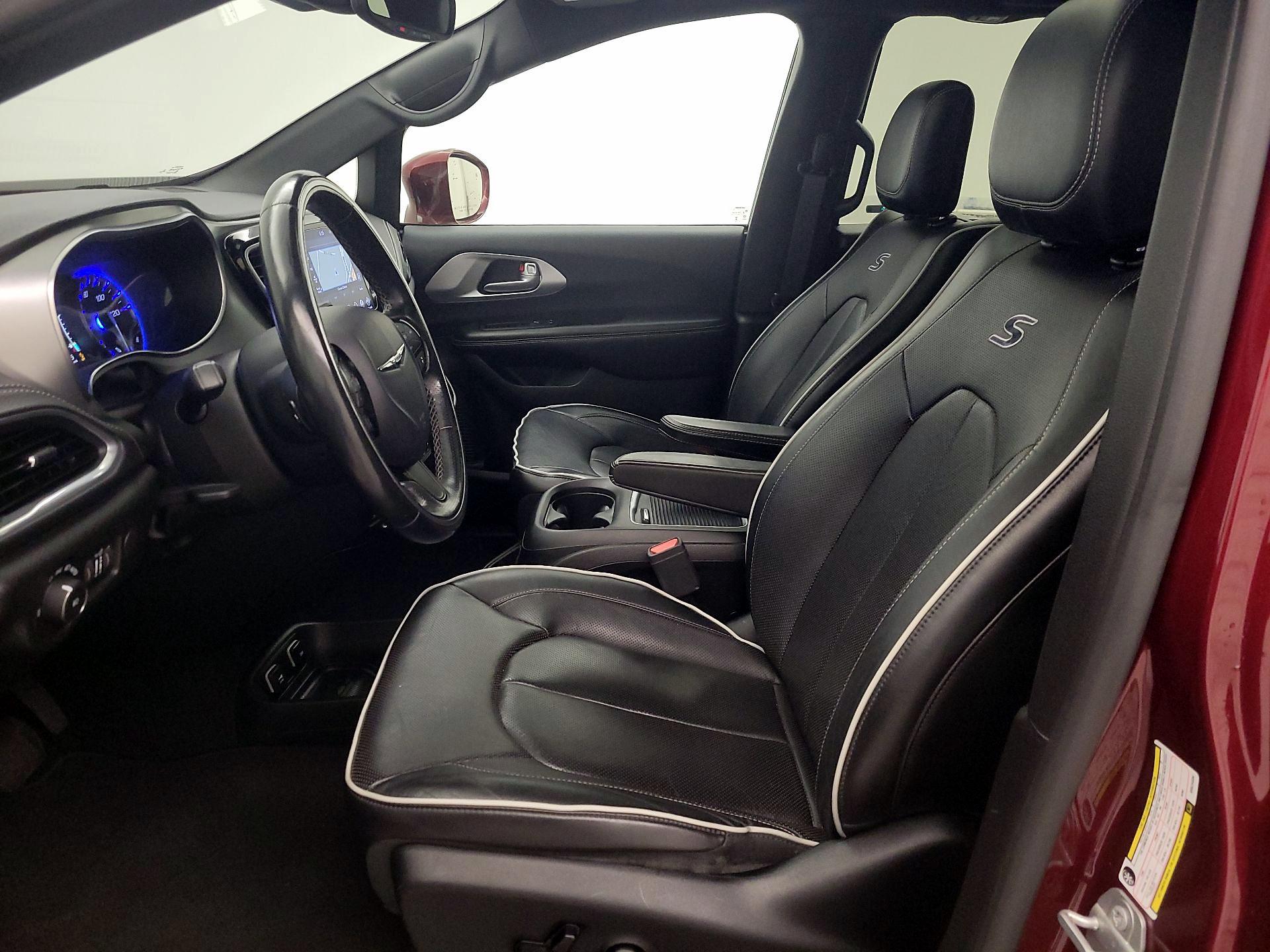 Thumbnail: 2019 Chrysler Pacifica - 11