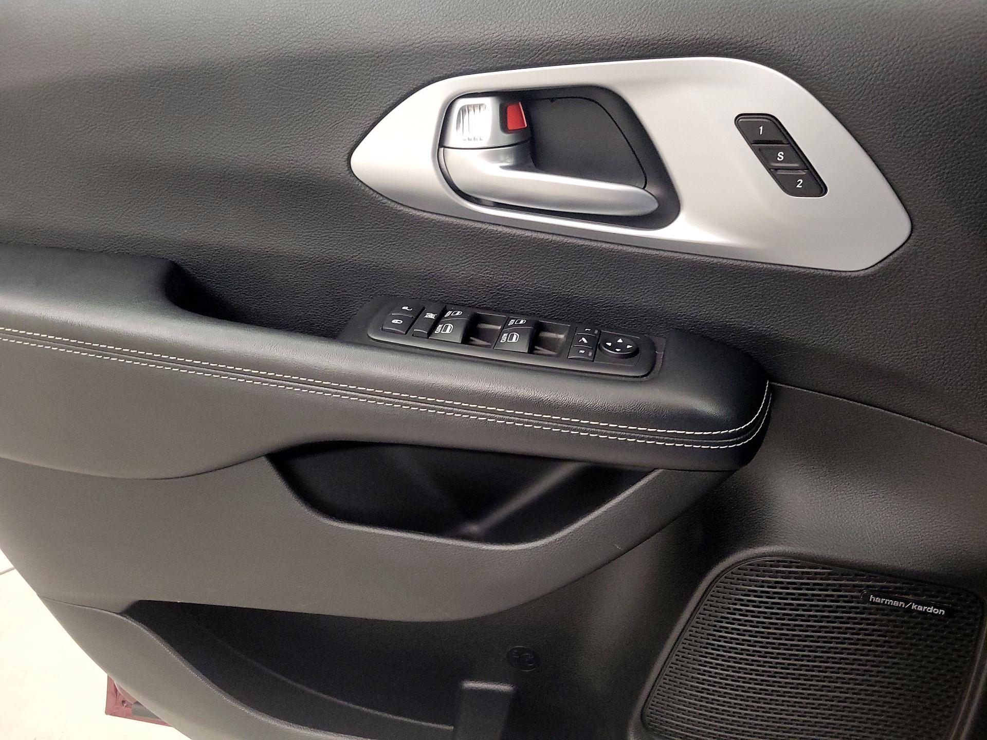 Thumbnail: 2019 Chrysler Pacifica - 12