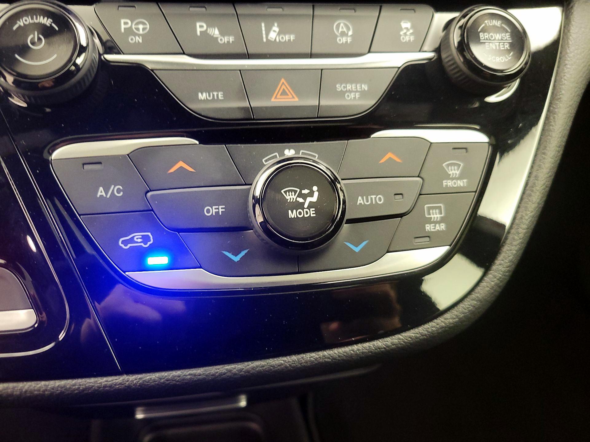 Thumbnail: 2019 Chrysler Pacifica - 17