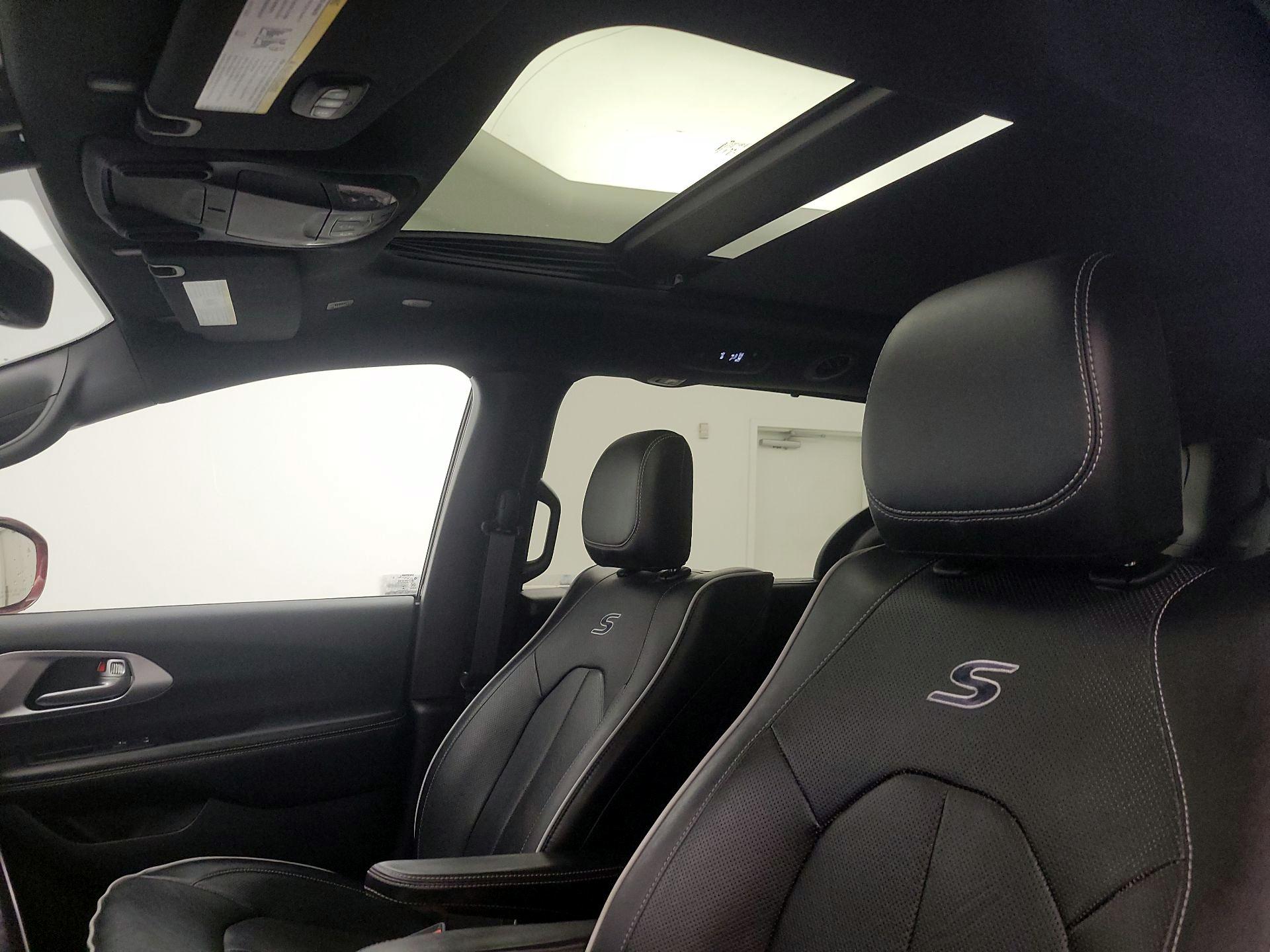 Thumbnail: 2019 Chrysler Pacifica - 20