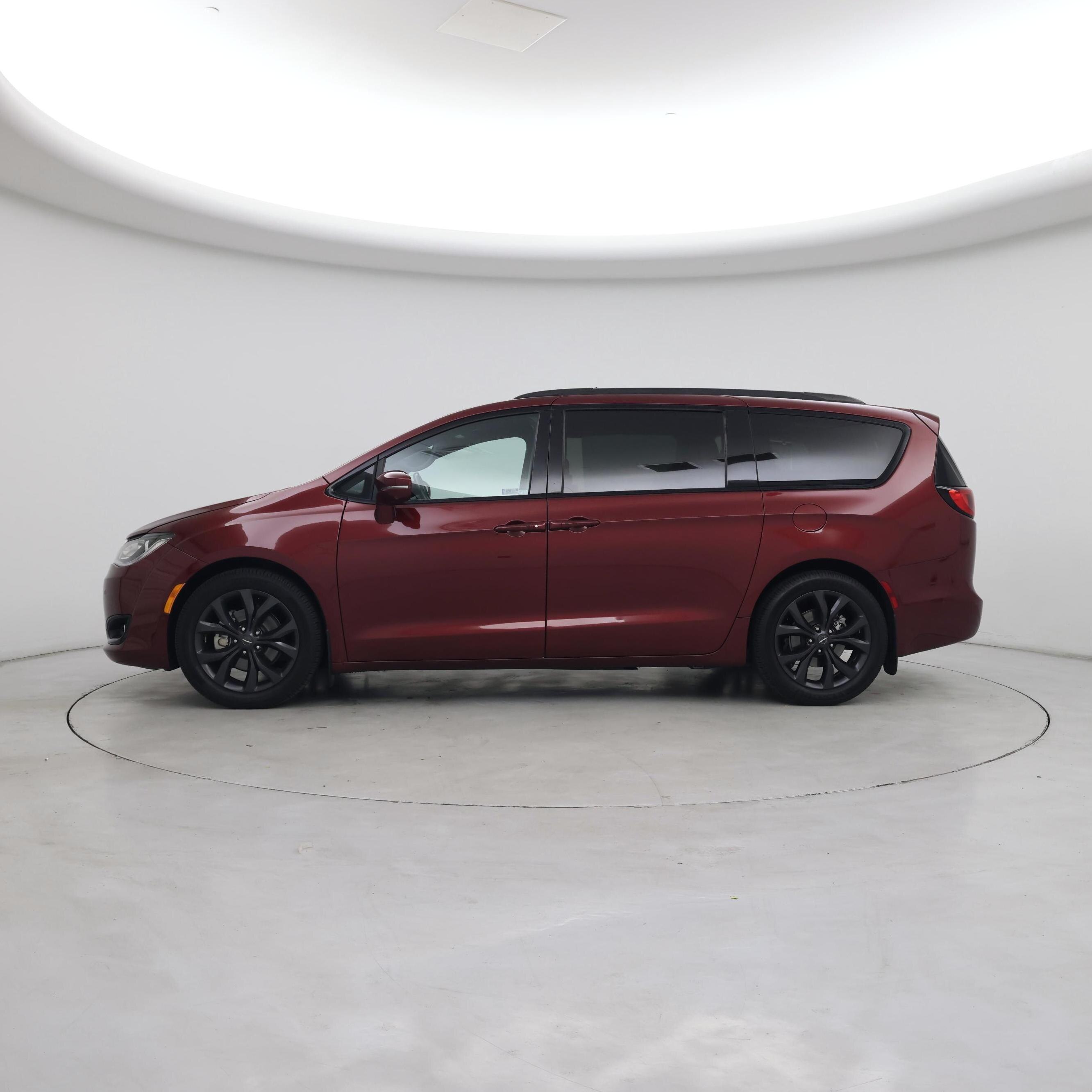 Thumbnail: 2019 Chrysler Pacifica - 3