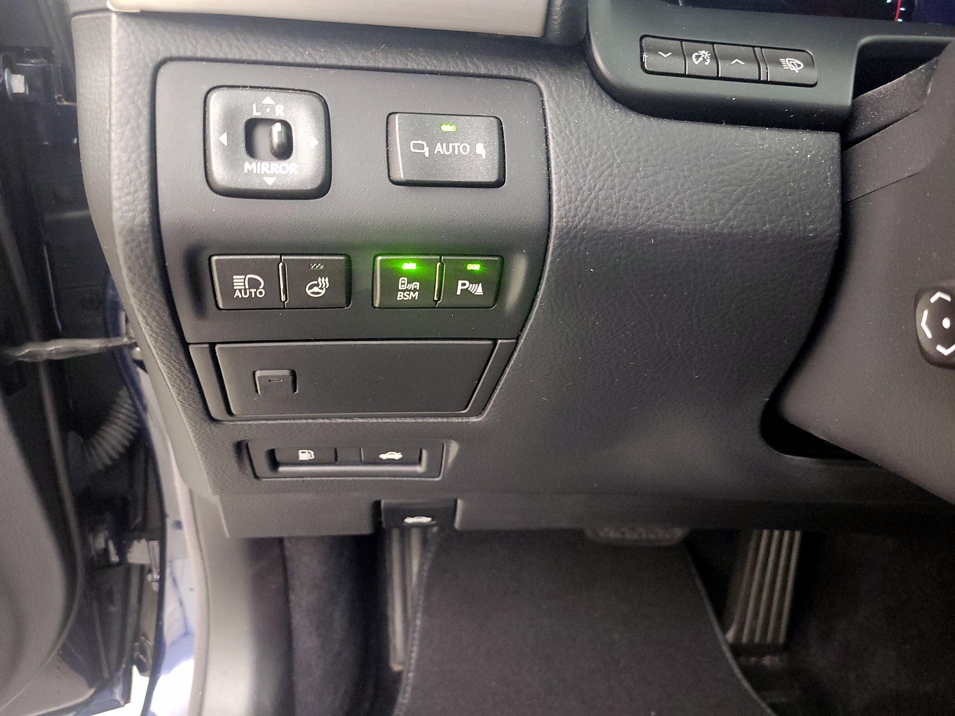 Thumbnail: 2017 Lexus LS - 13