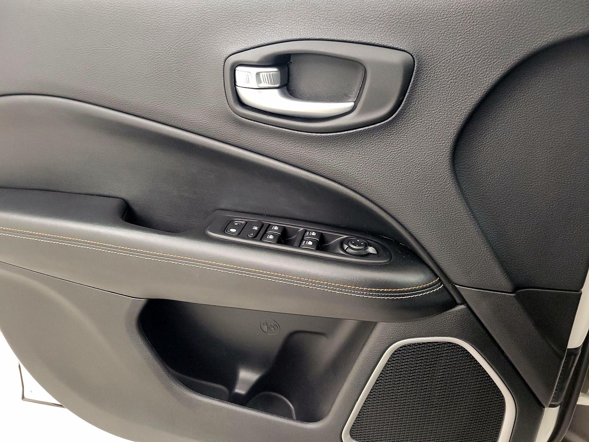 Thumbnail: 2018 Jeep Compass - 12