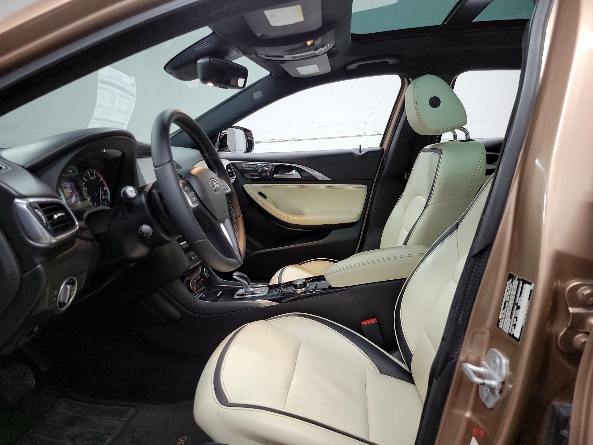 Thumbnail: 2017 INFINITI QX30 - 11