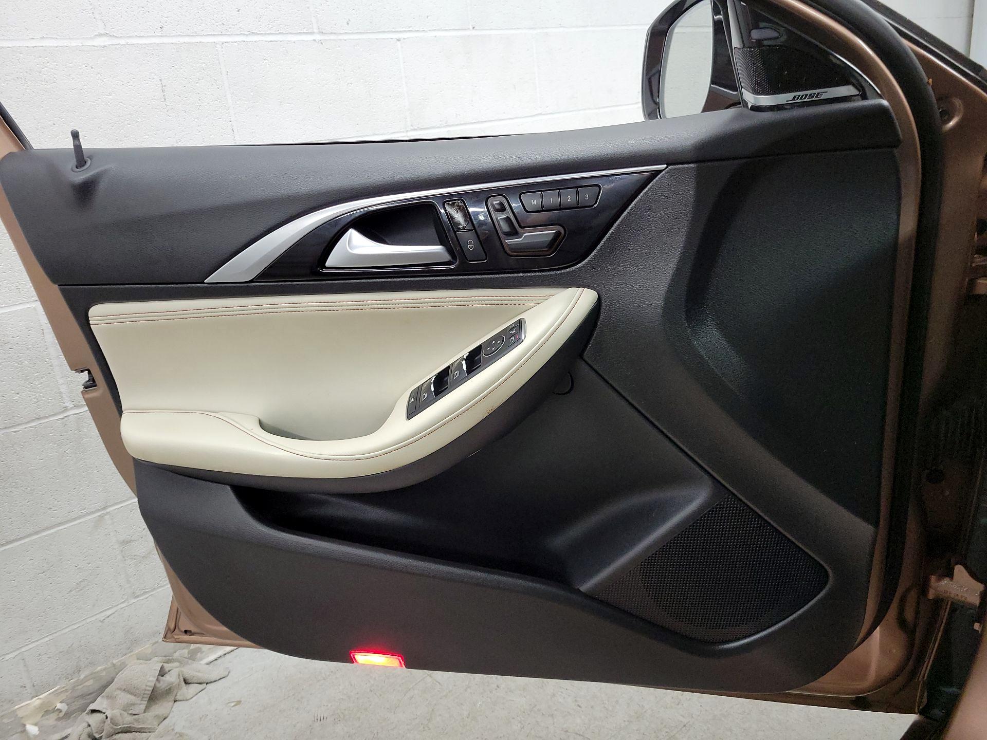 Thumbnail: 2017 INFINITI QX30 - 12