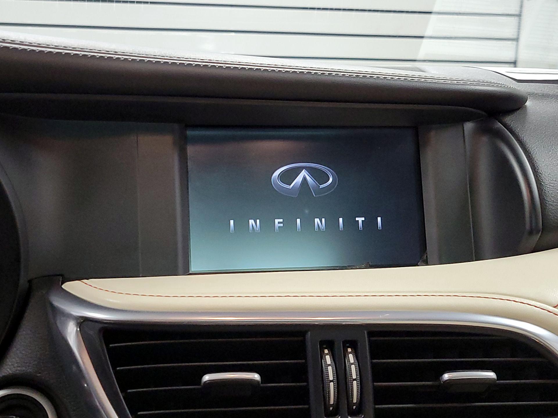 Thumbnail: 2017 INFINITI QX30 - 14