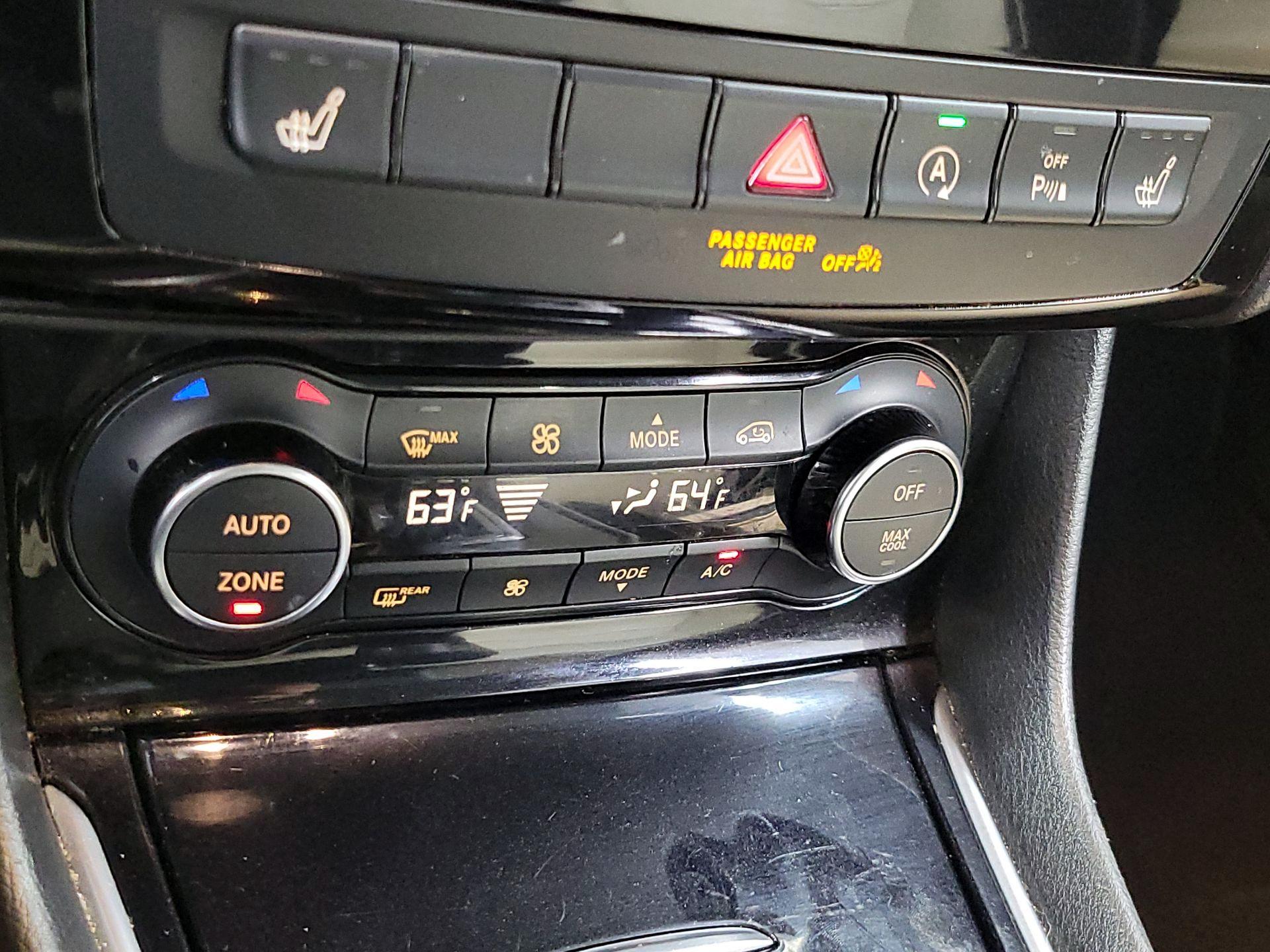 Thumbnail: 2017 INFINITI QX30 - 15