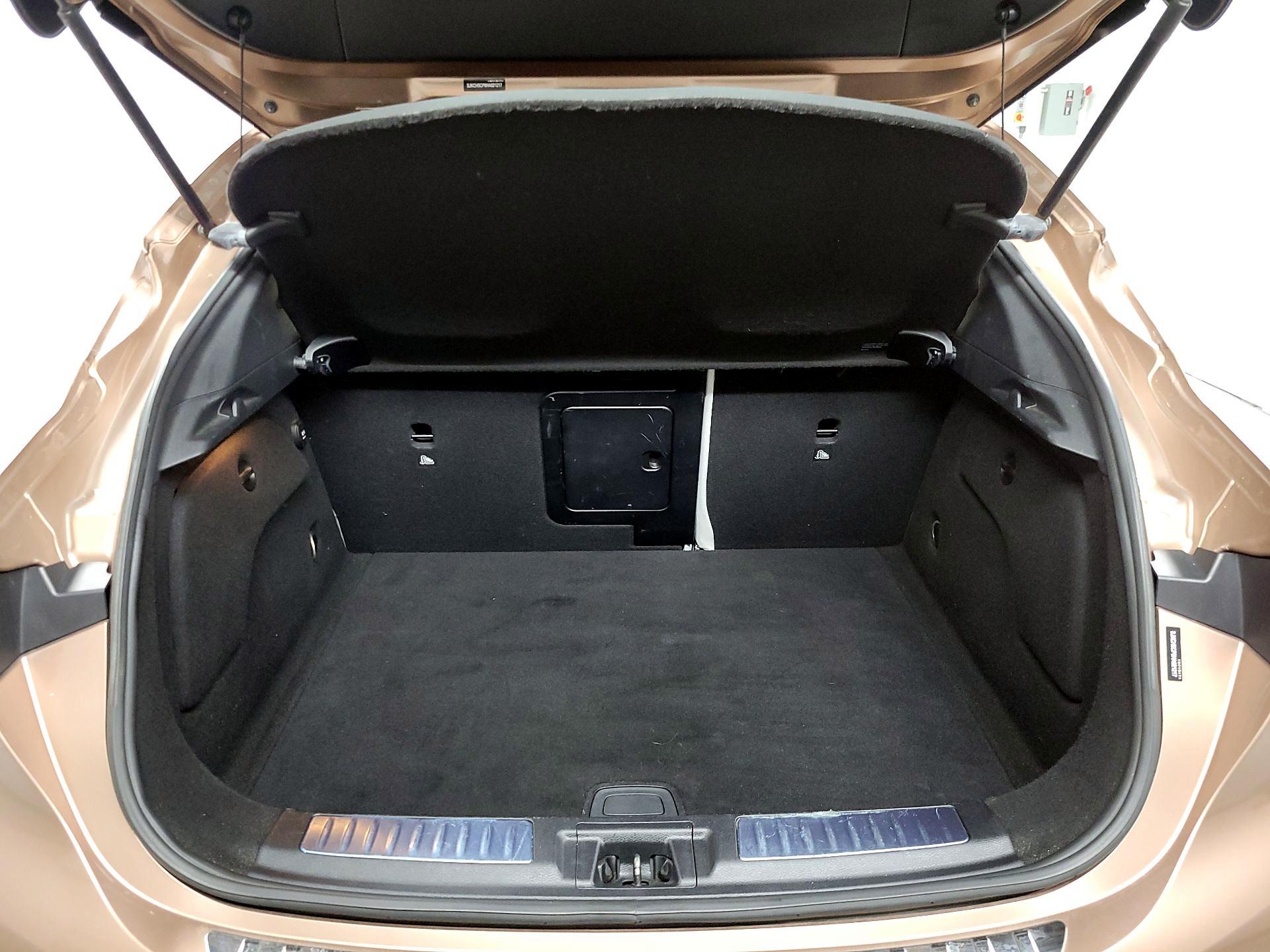 Thumbnail: 2017 INFINITI QX30 - 18