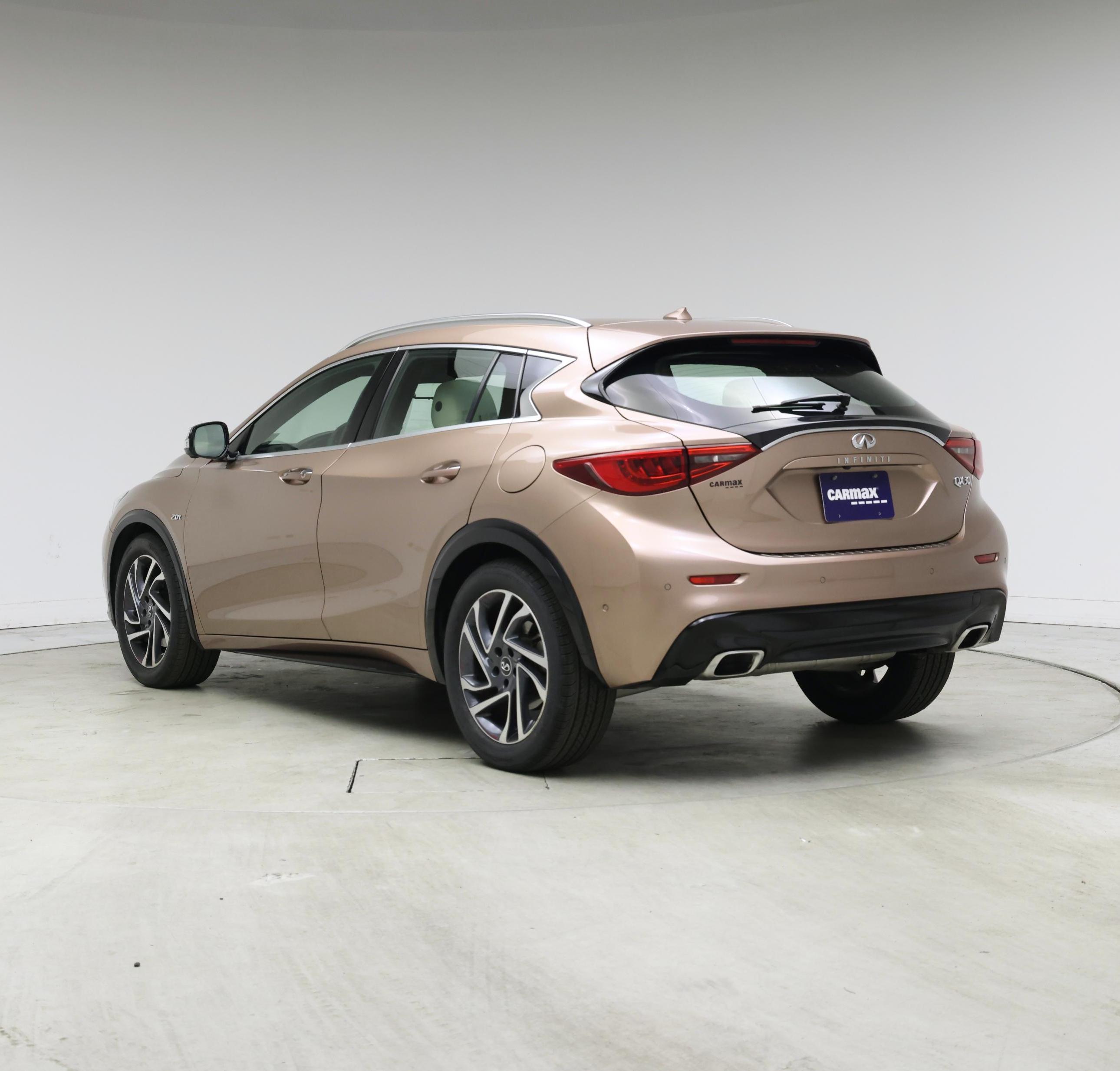 Thumbnail: 2017 INFINITI QX30 - 2