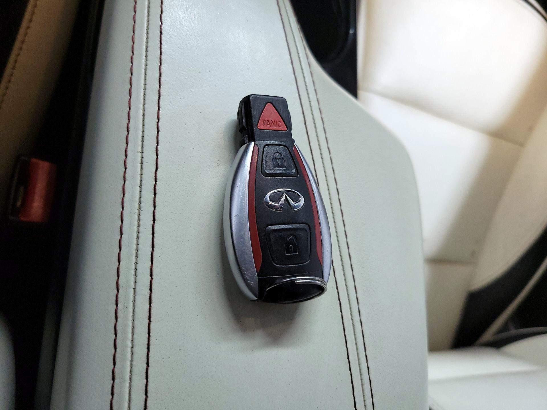 Thumbnail: 2017 INFINITI QX30 - 20