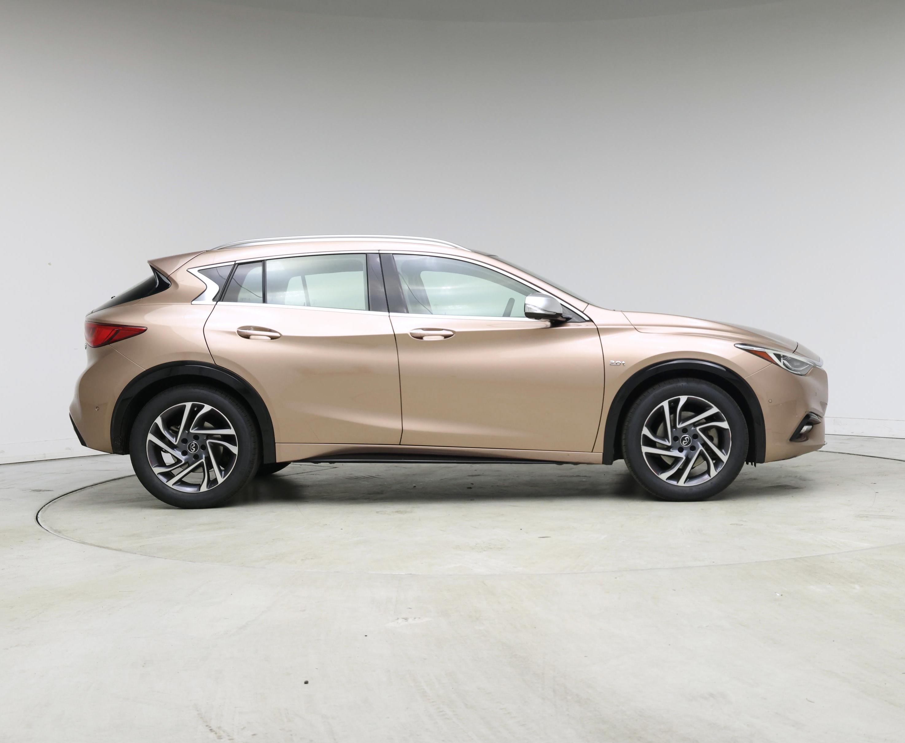 Thumbnail: 2017 INFINITI QX30 - 7