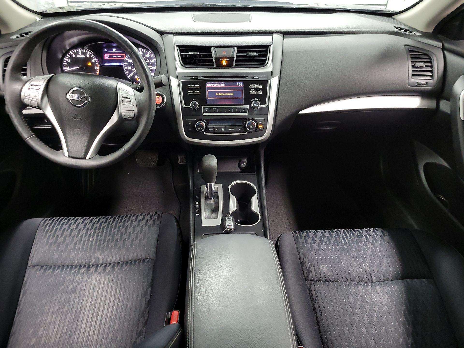 Thumbnail: 2017 Nissan Altima - 9