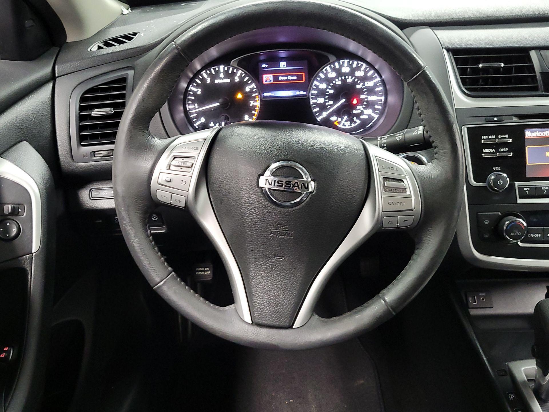 Thumbnail: 2017 Nissan Altima - 10