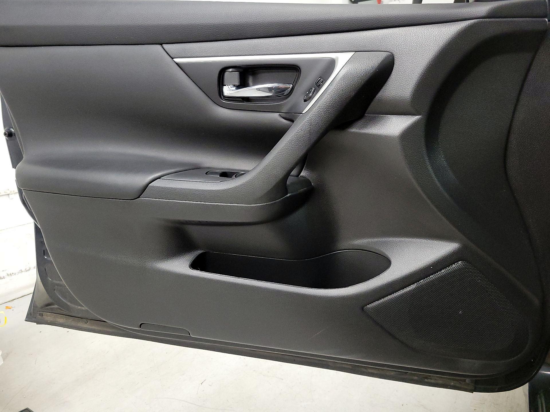 Thumbnail: 2017 Nissan Altima - 12