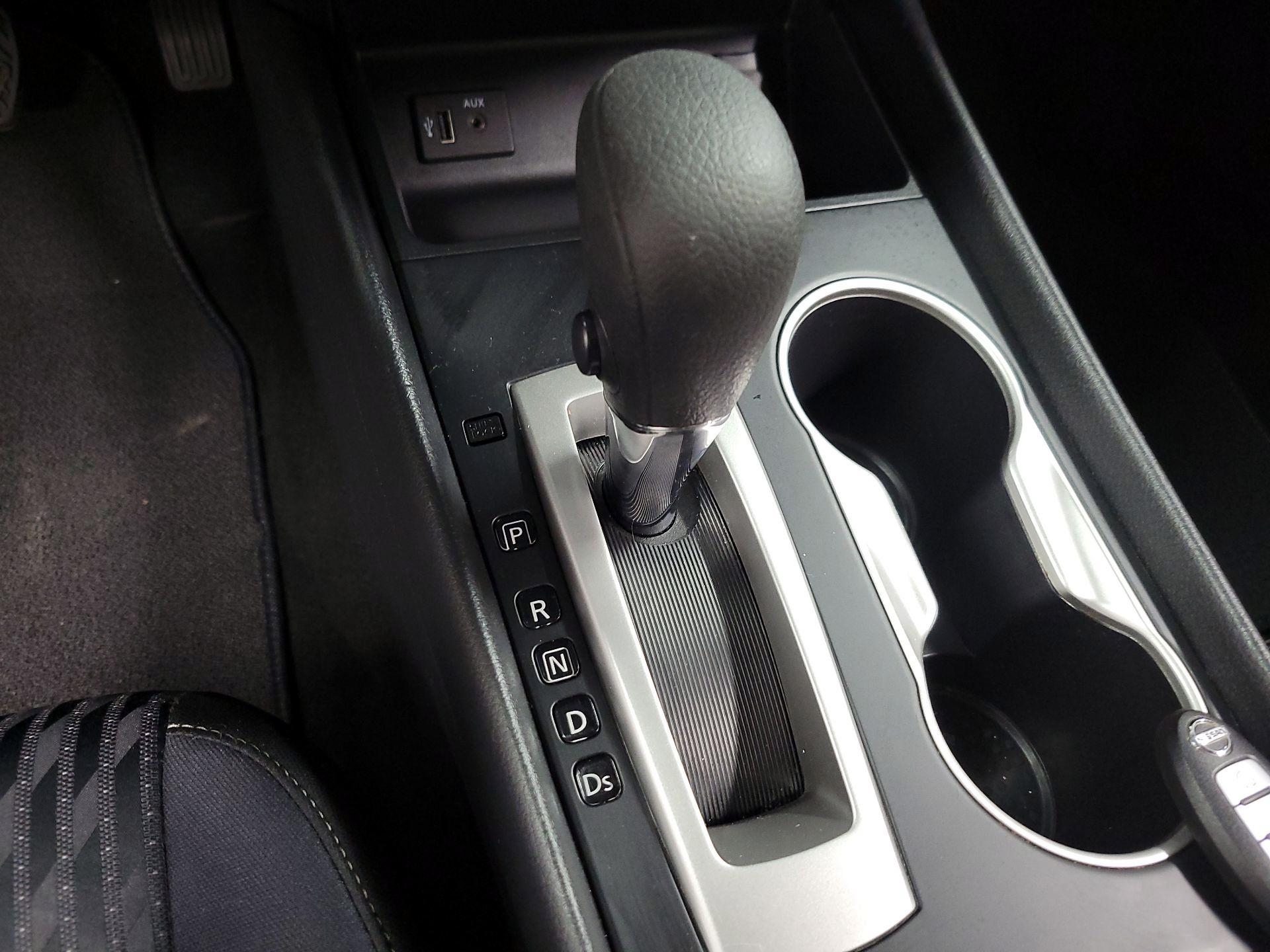 Thumbnail: 2017 Nissan Altima - 15