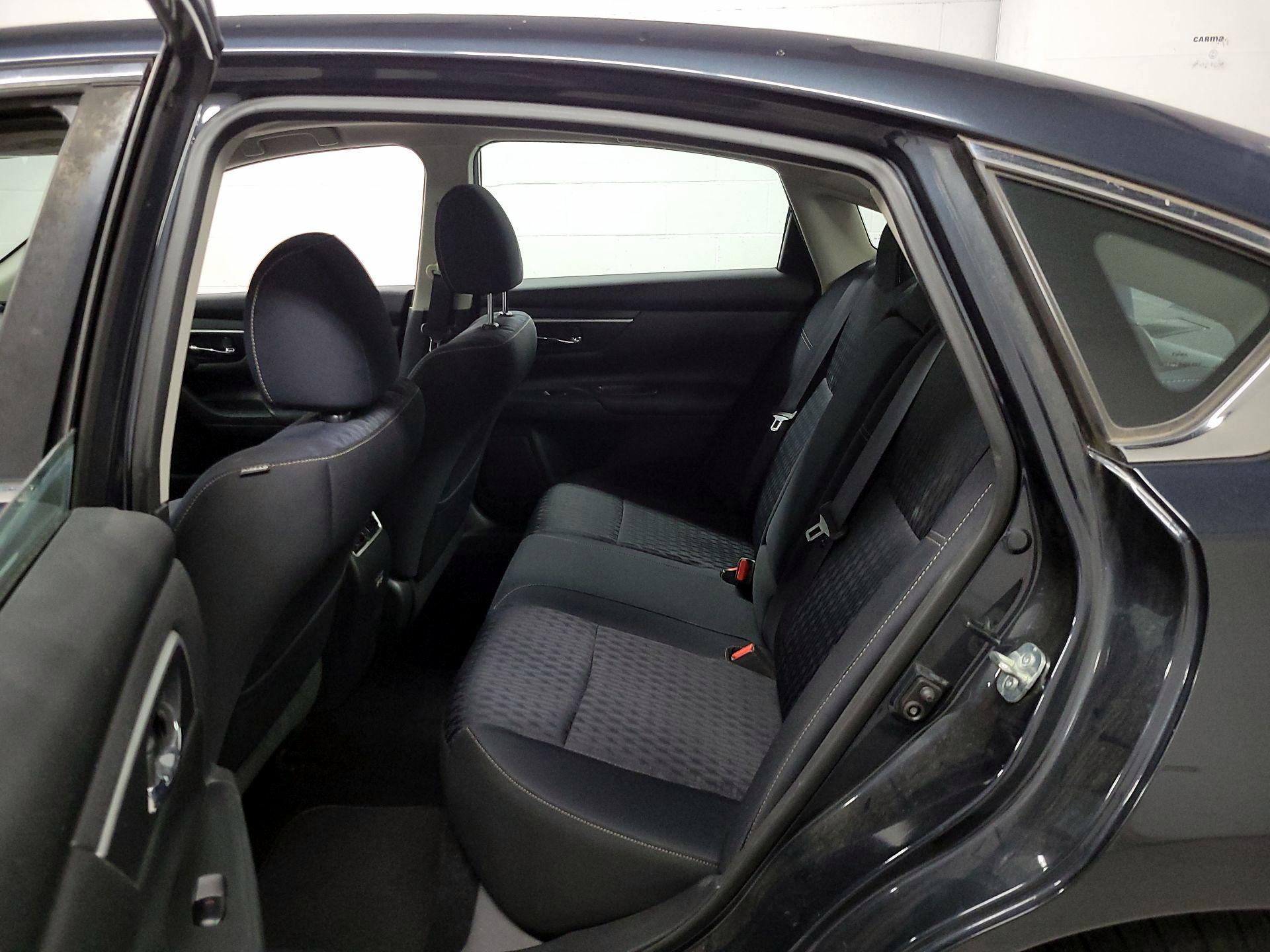 Thumbnail: 2017 Nissan Altima - 16