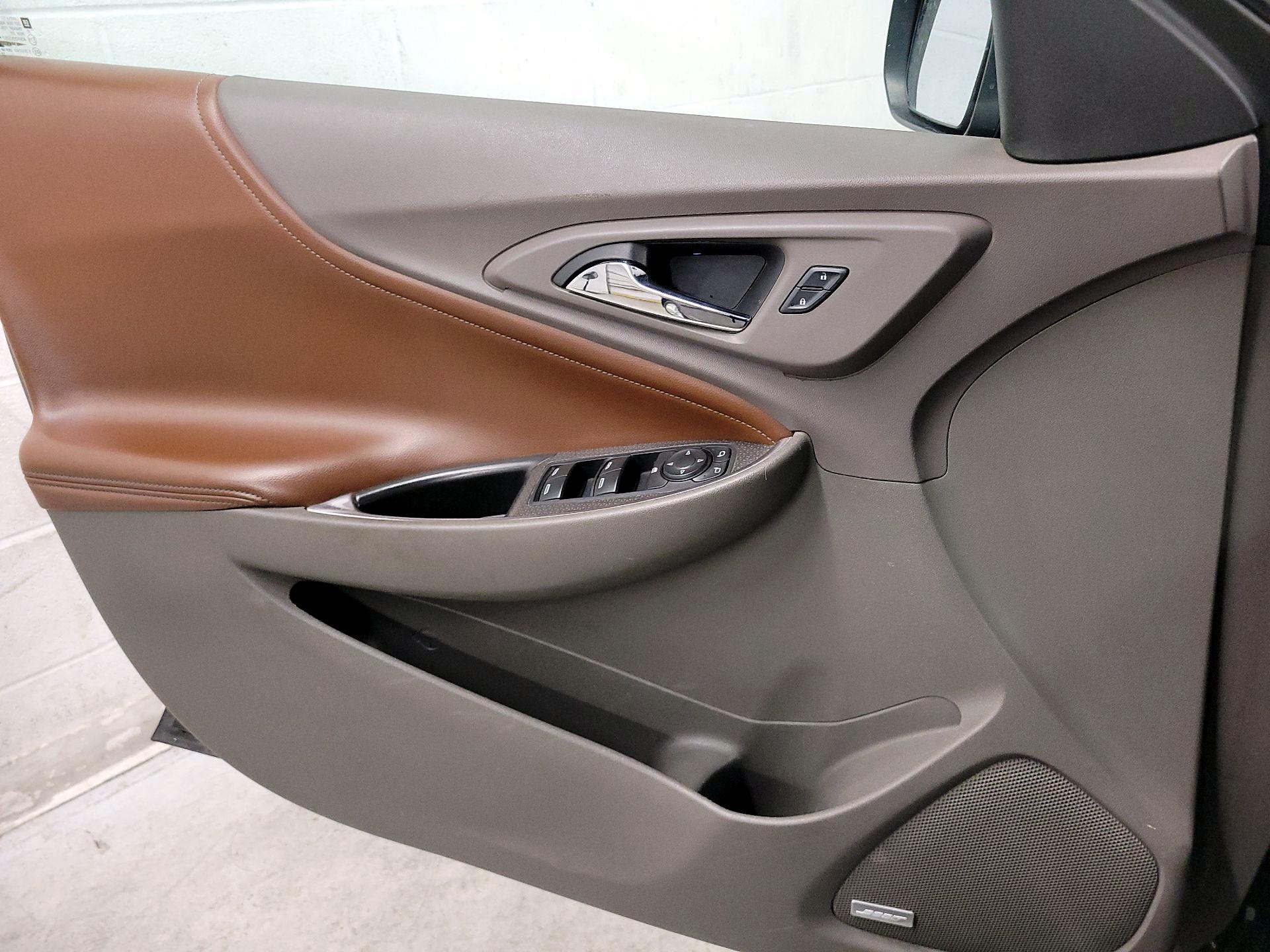 Thumbnail: 2016 Chevrolet Malibu - 12