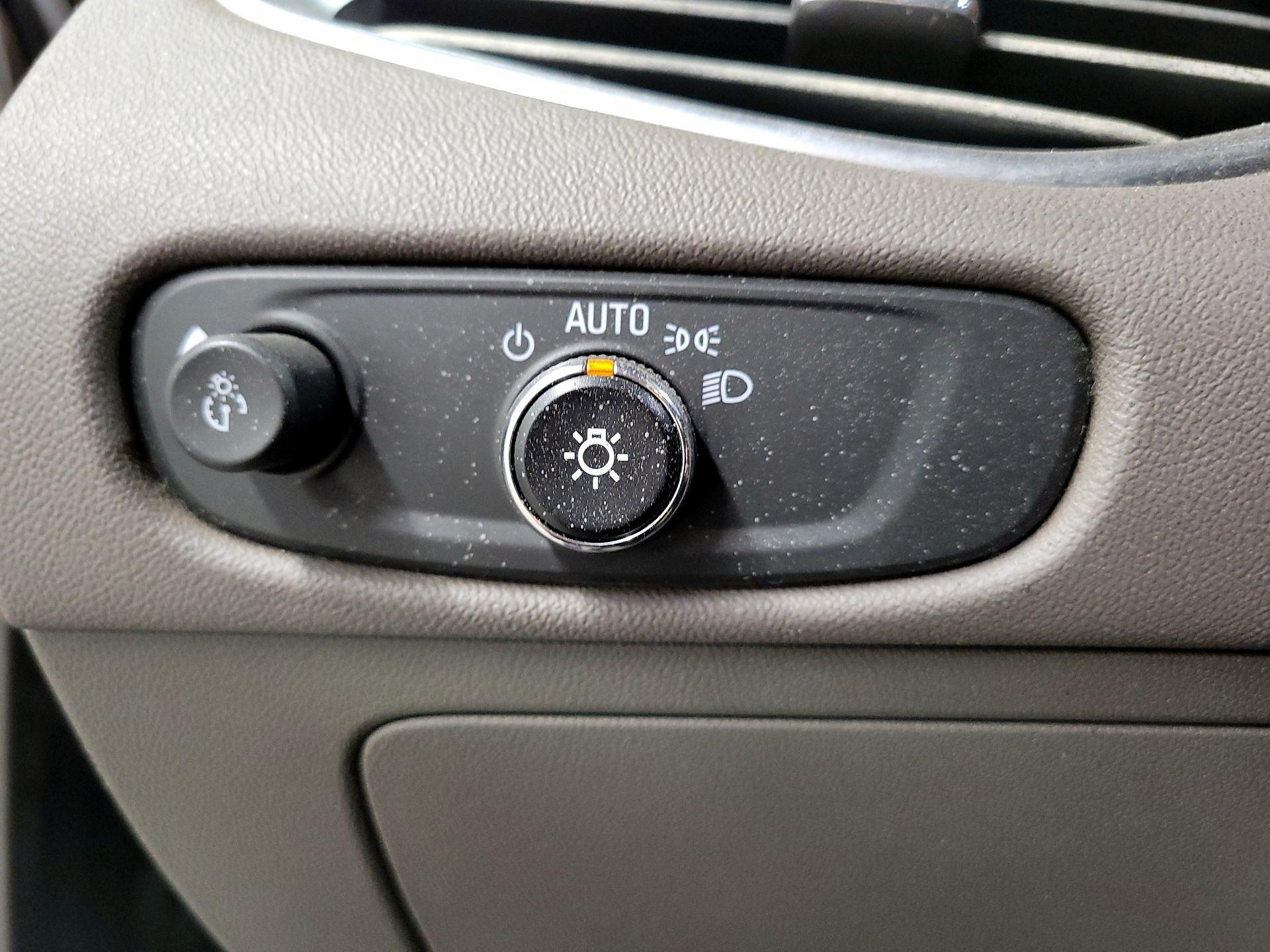 Thumbnail: 2016 Chevrolet Malibu - 13