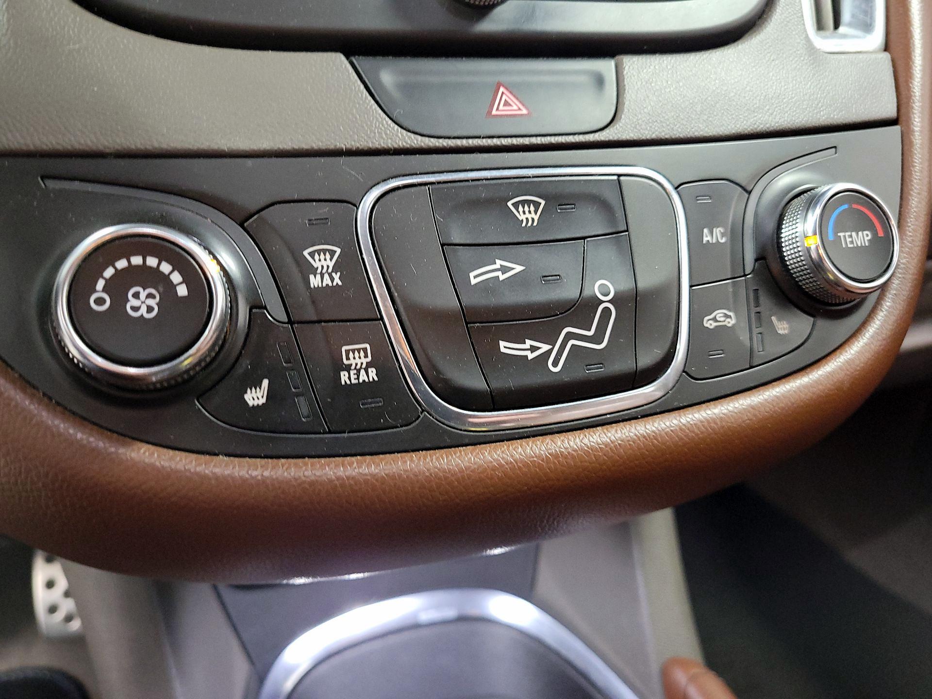 Thumbnail: 2016 Chevrolet Malibu - 16