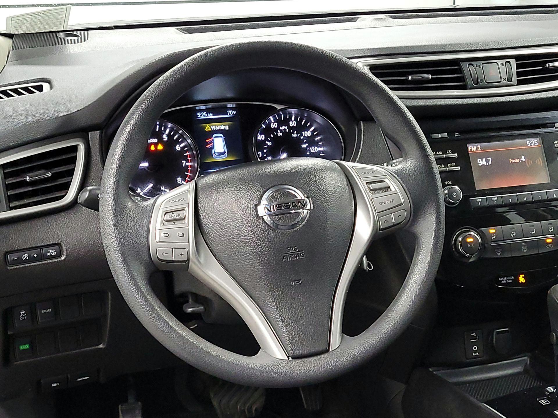 Thumbnail: 2015 Nissan Rogue - 10