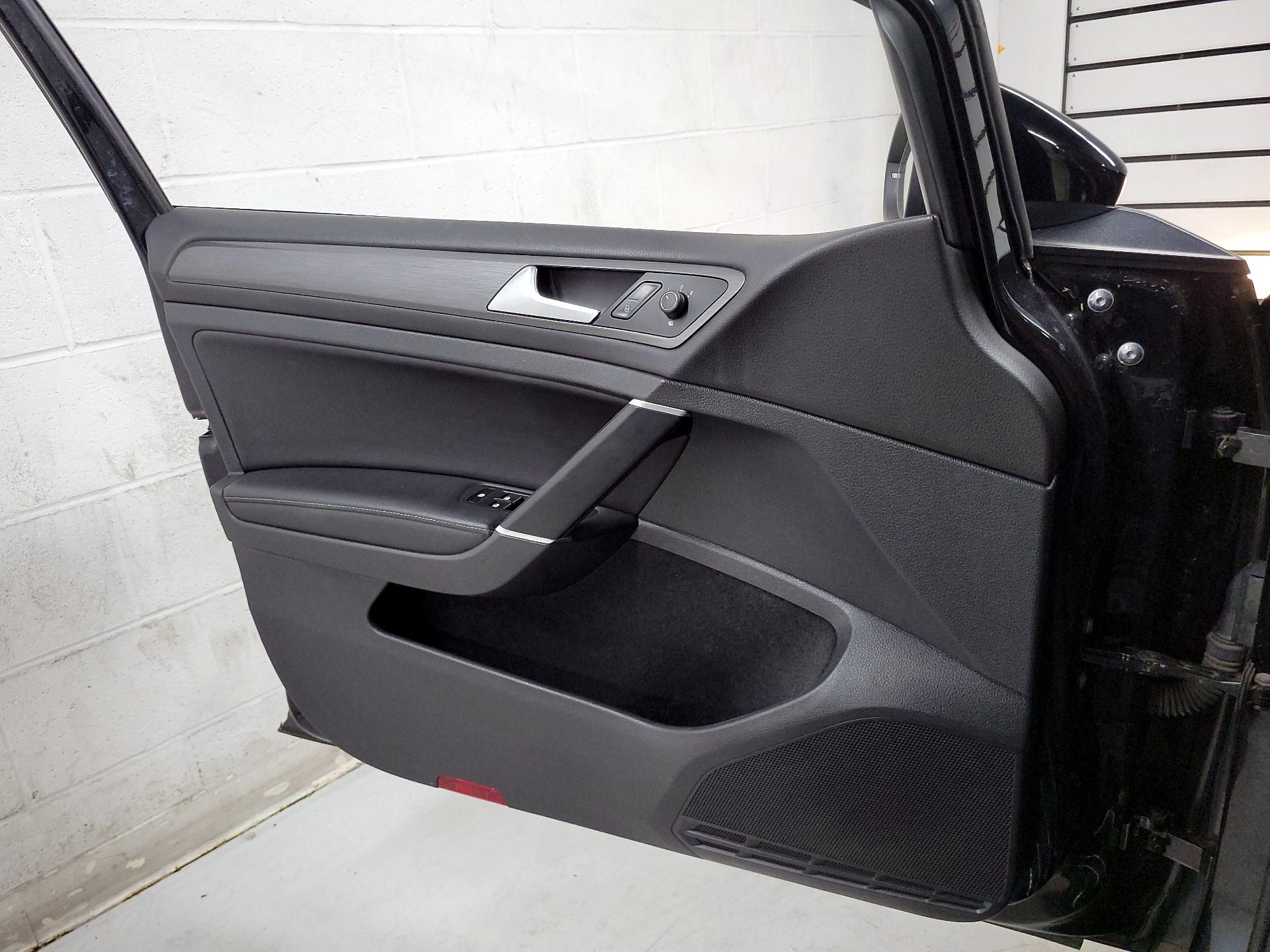 Thumbnail: 2018 Volkswagen Golf - 12