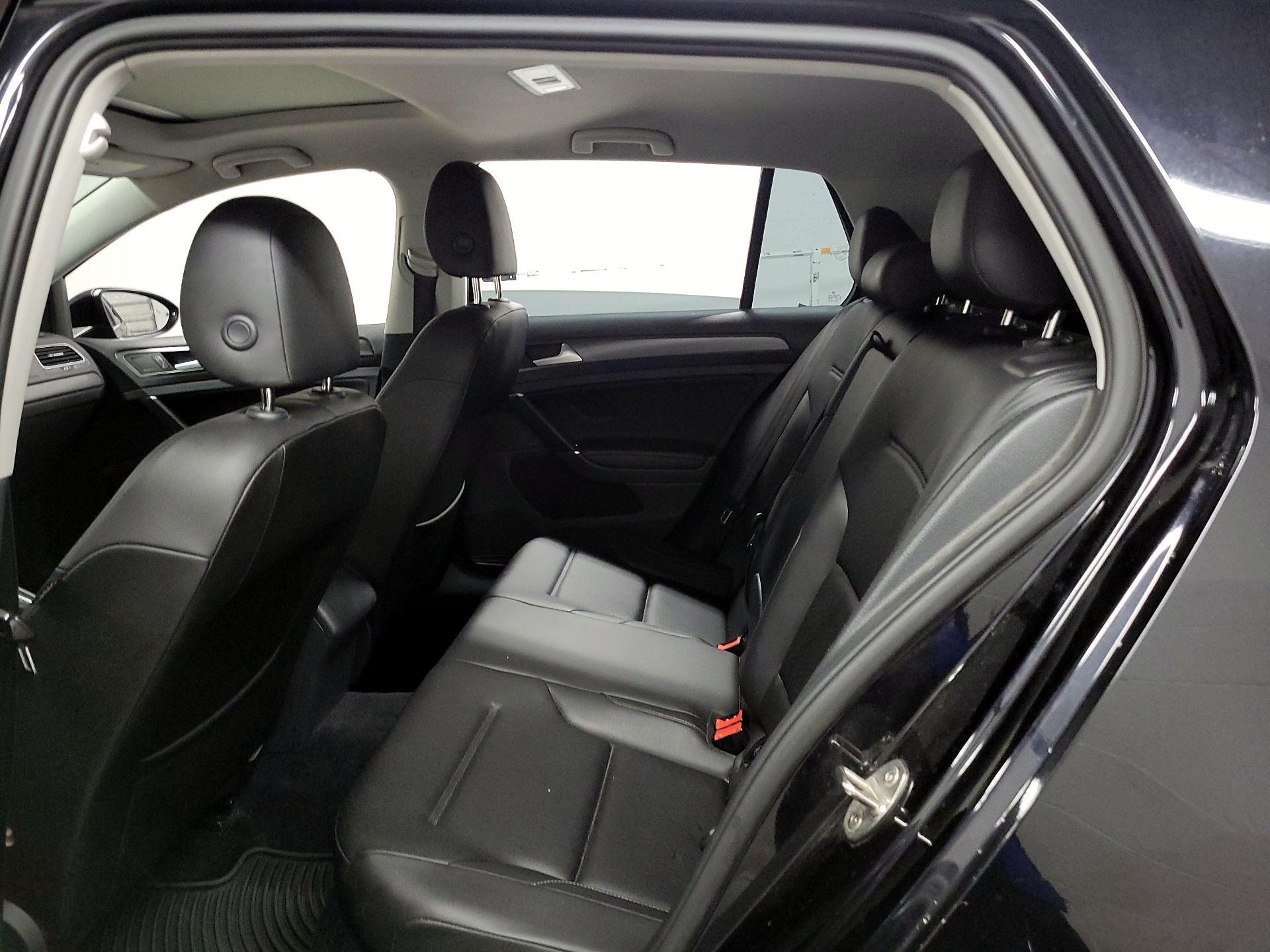 Thumbnail: 2018 Volkswagen Golf - 17