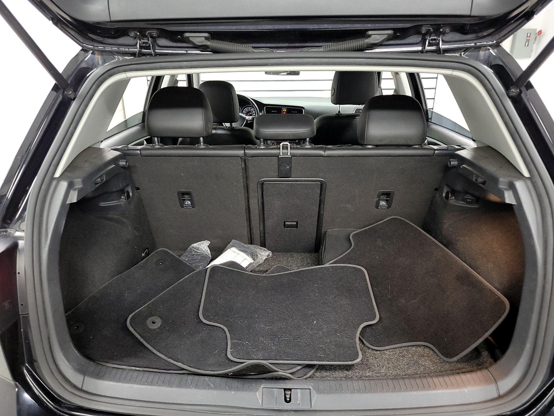 Thumbnail: 2018 Volkswagen Golf - 18