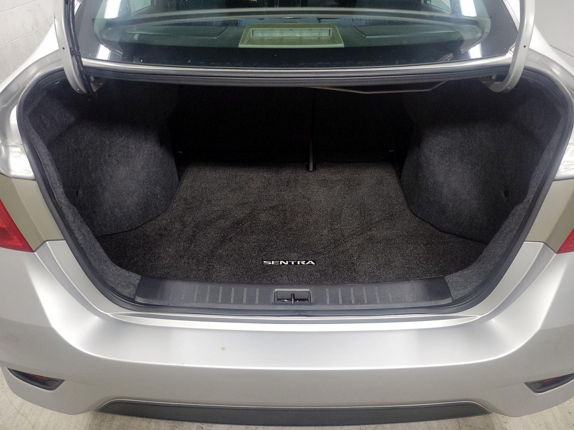 Thumbnail: 2019 Nissan Sentra - 17