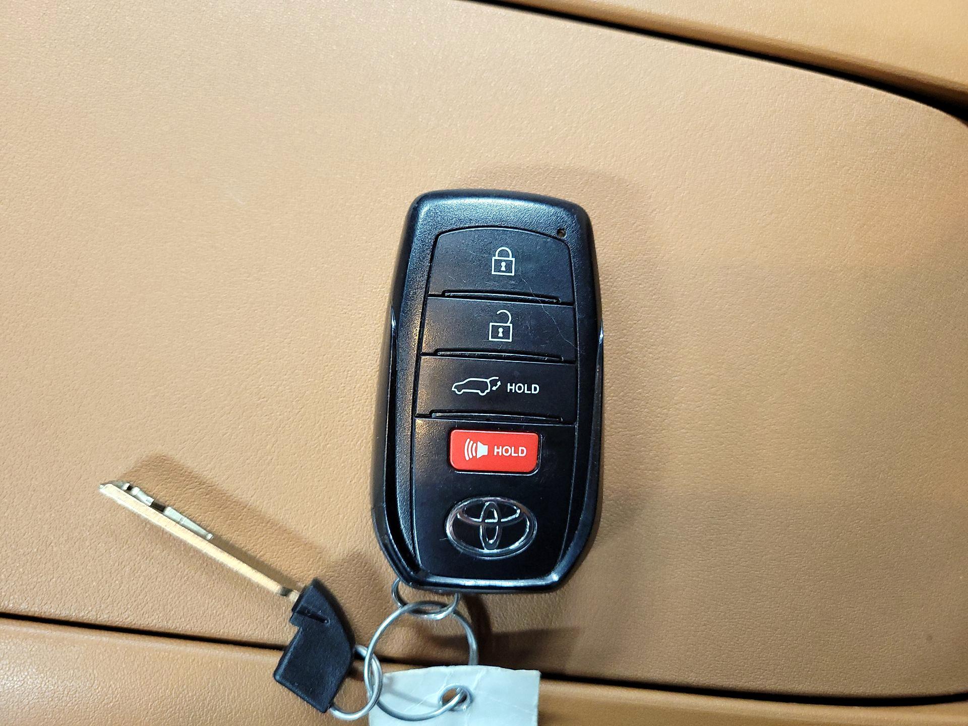 Thumbnail: 2025 Toyota Highlander - 18