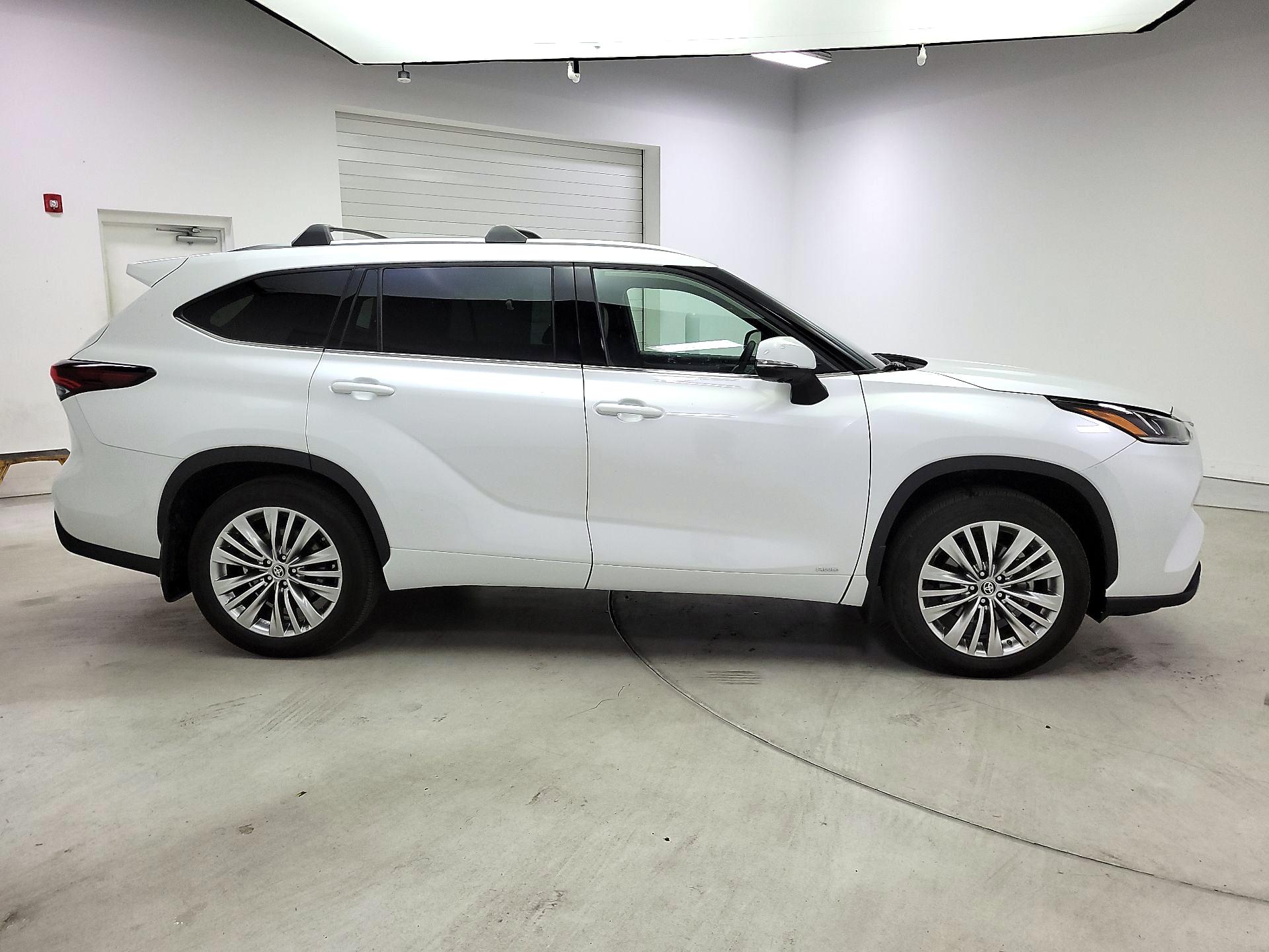 Thumbnail: 2025 Toyota Highlander - 4