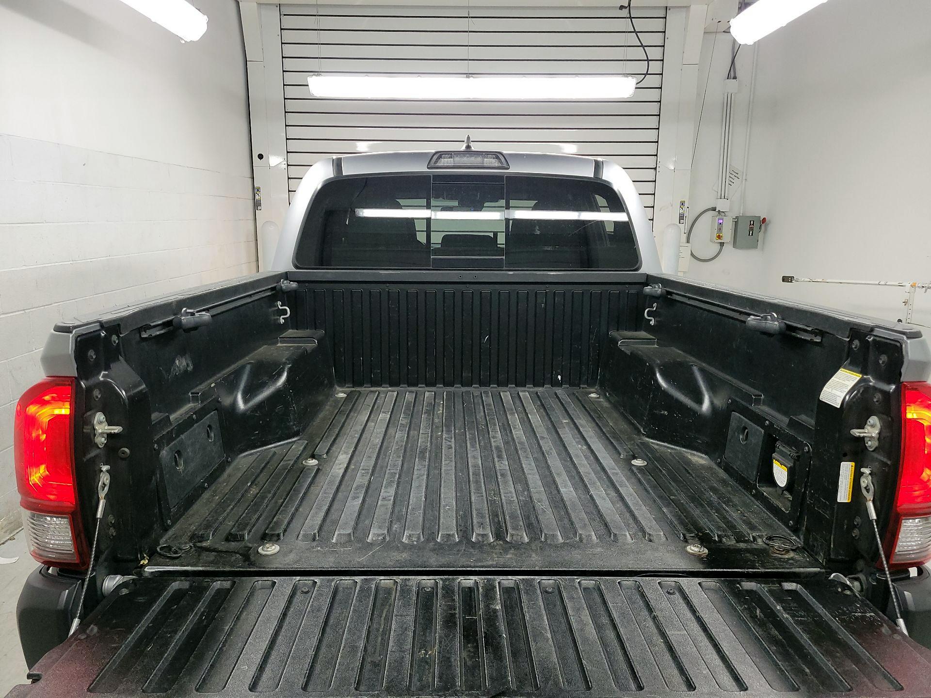 Thumbnail: 2018 Toyota Tacoma - 18