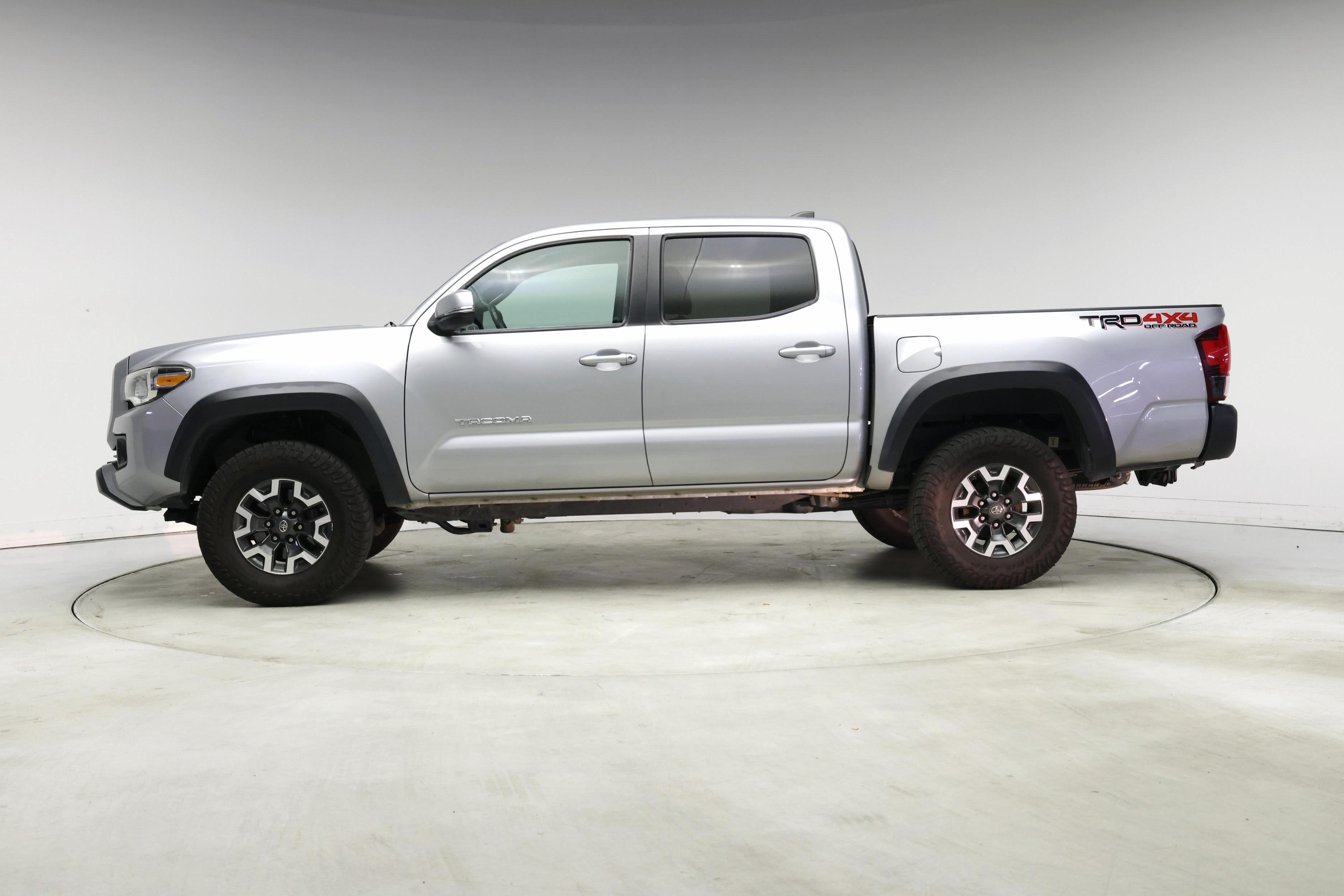 Thumbnail: 2018 Toyota Tacoma - 3