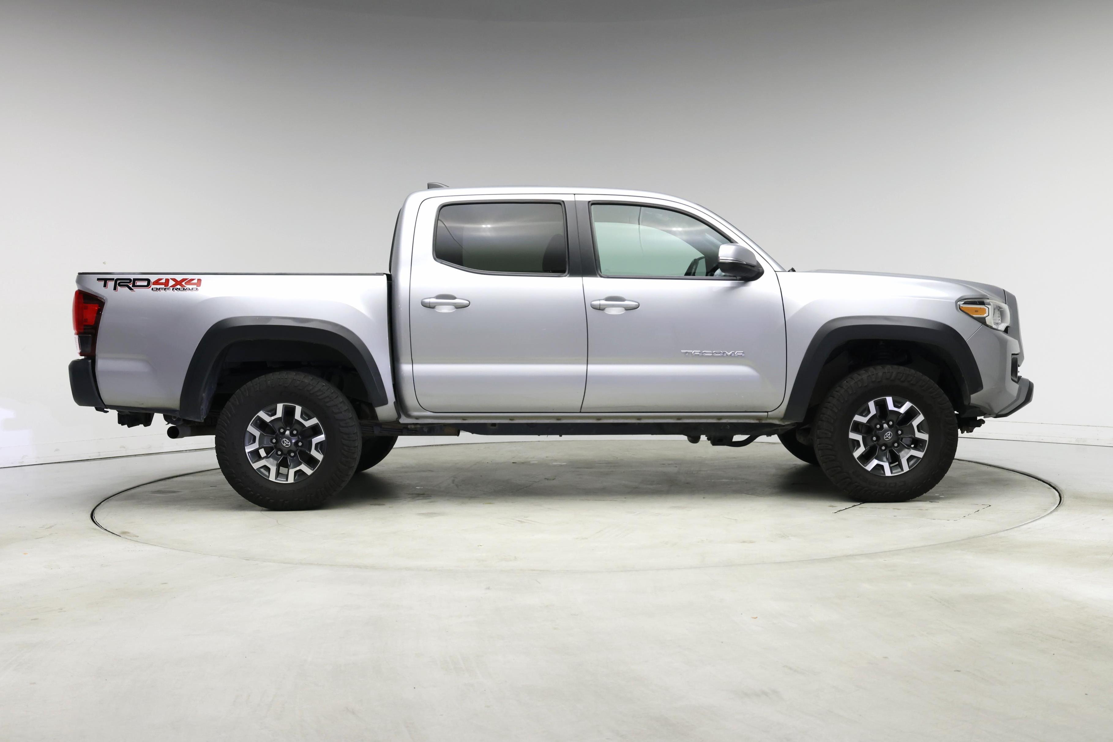 Thumbnail: 2018 Toyota Tacoma - 7