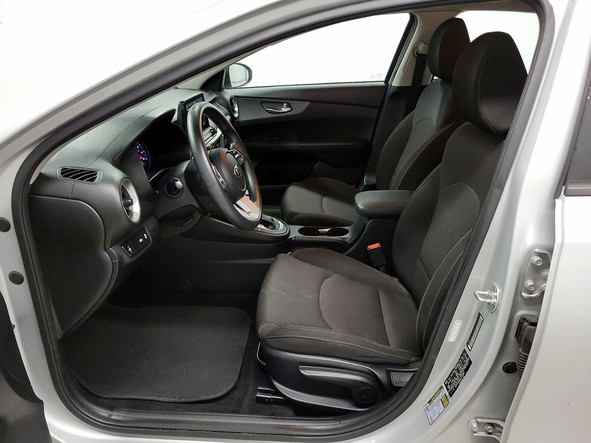 Thumbnail: 2020 Kia Forte - 9