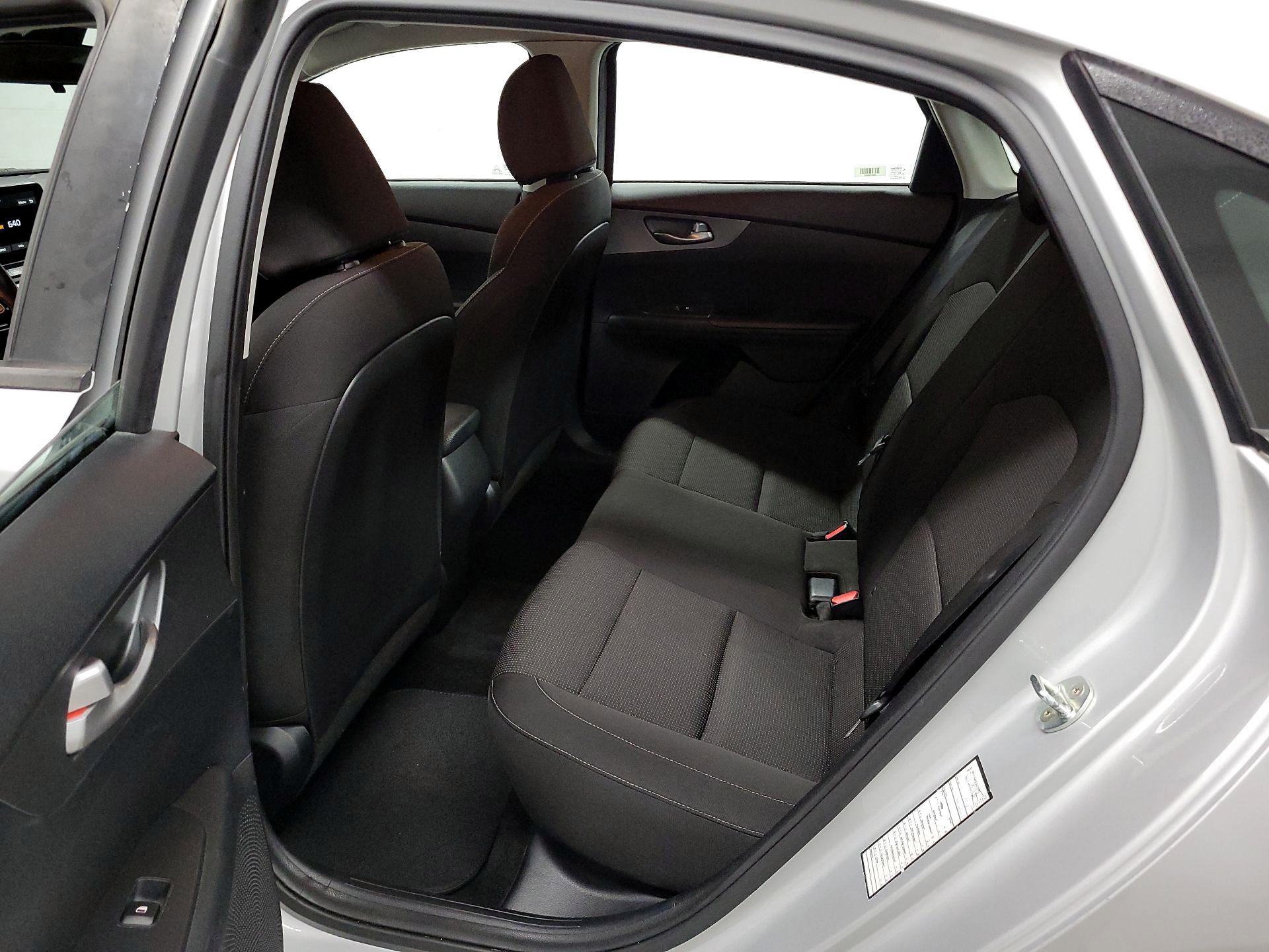 Thumbnail: 2020 Kia Forte - 17