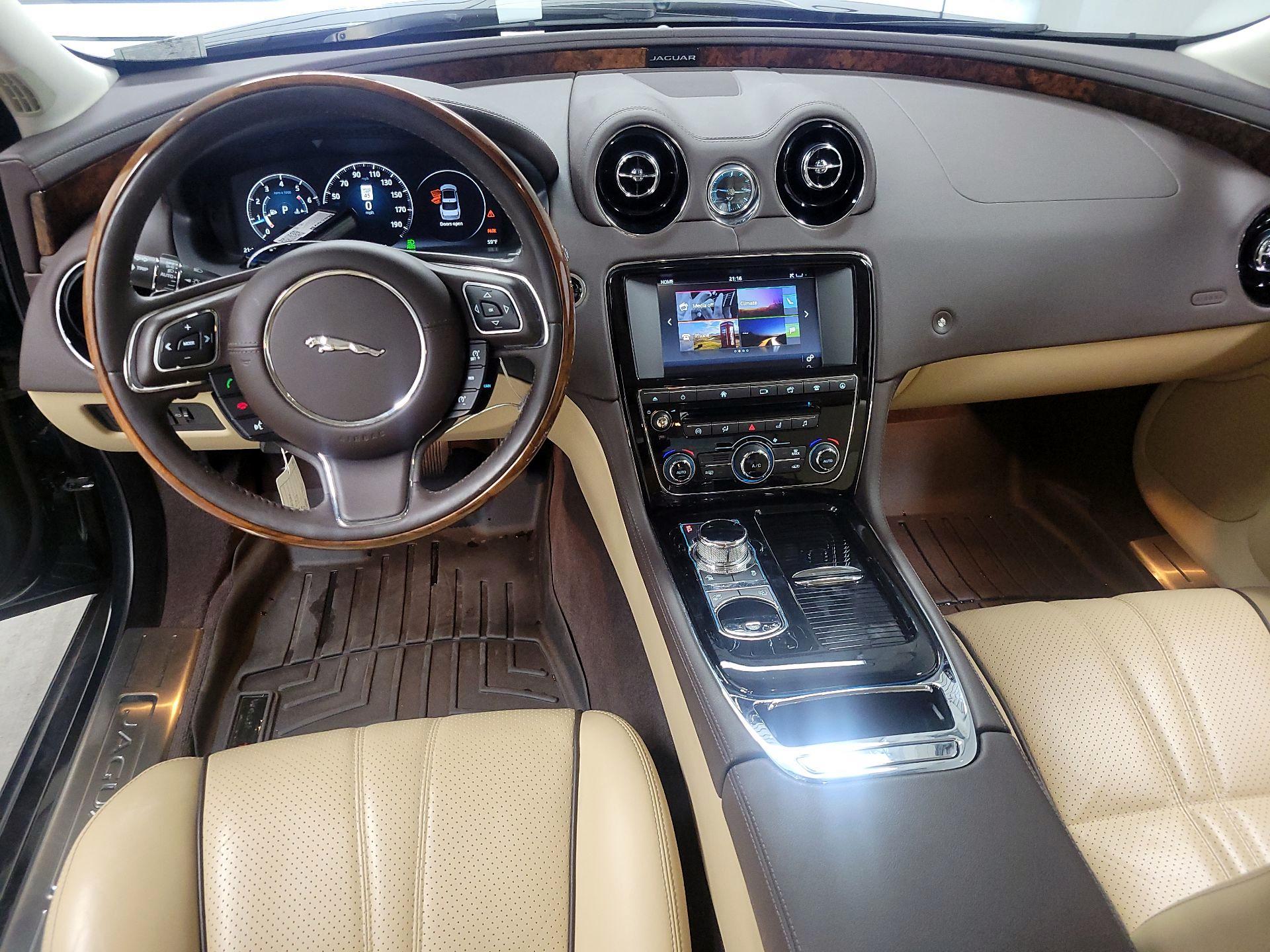 Thumbnail: 2017 Jaguar XJ - 9