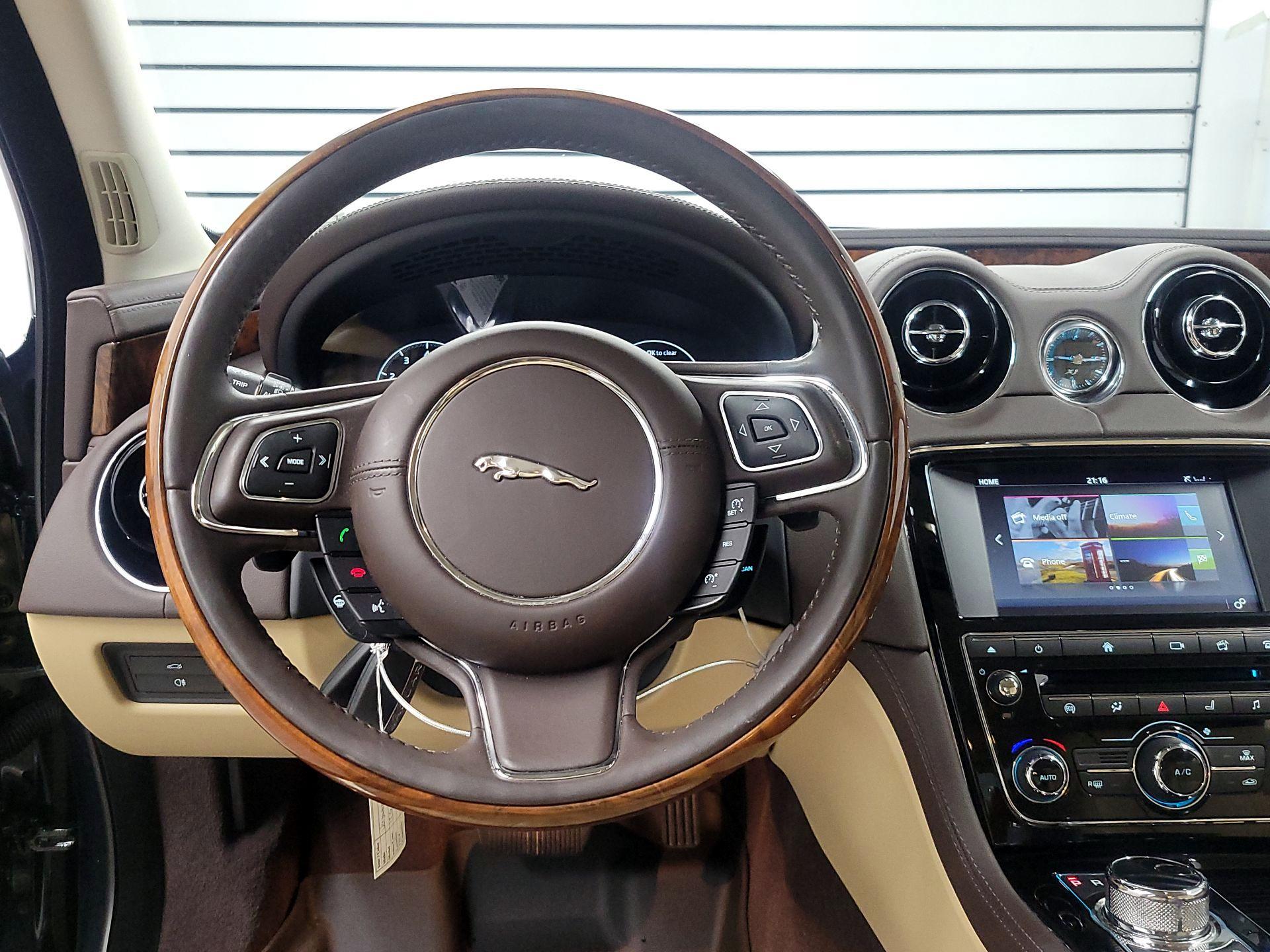 Thumbnail: 2017 Jaguar XJ - 10