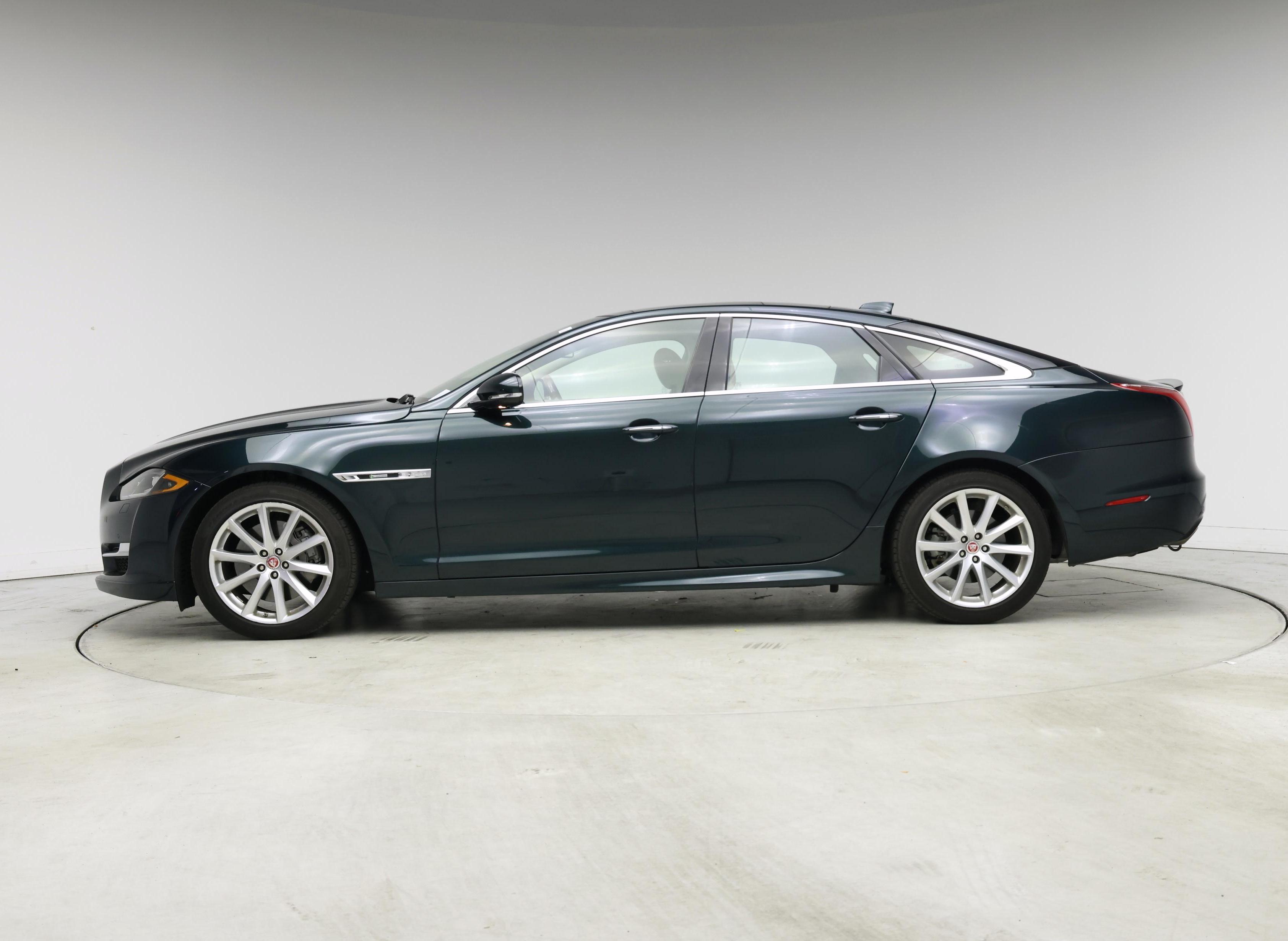 Thumbnail: 2017 Jaguar XJ - 3