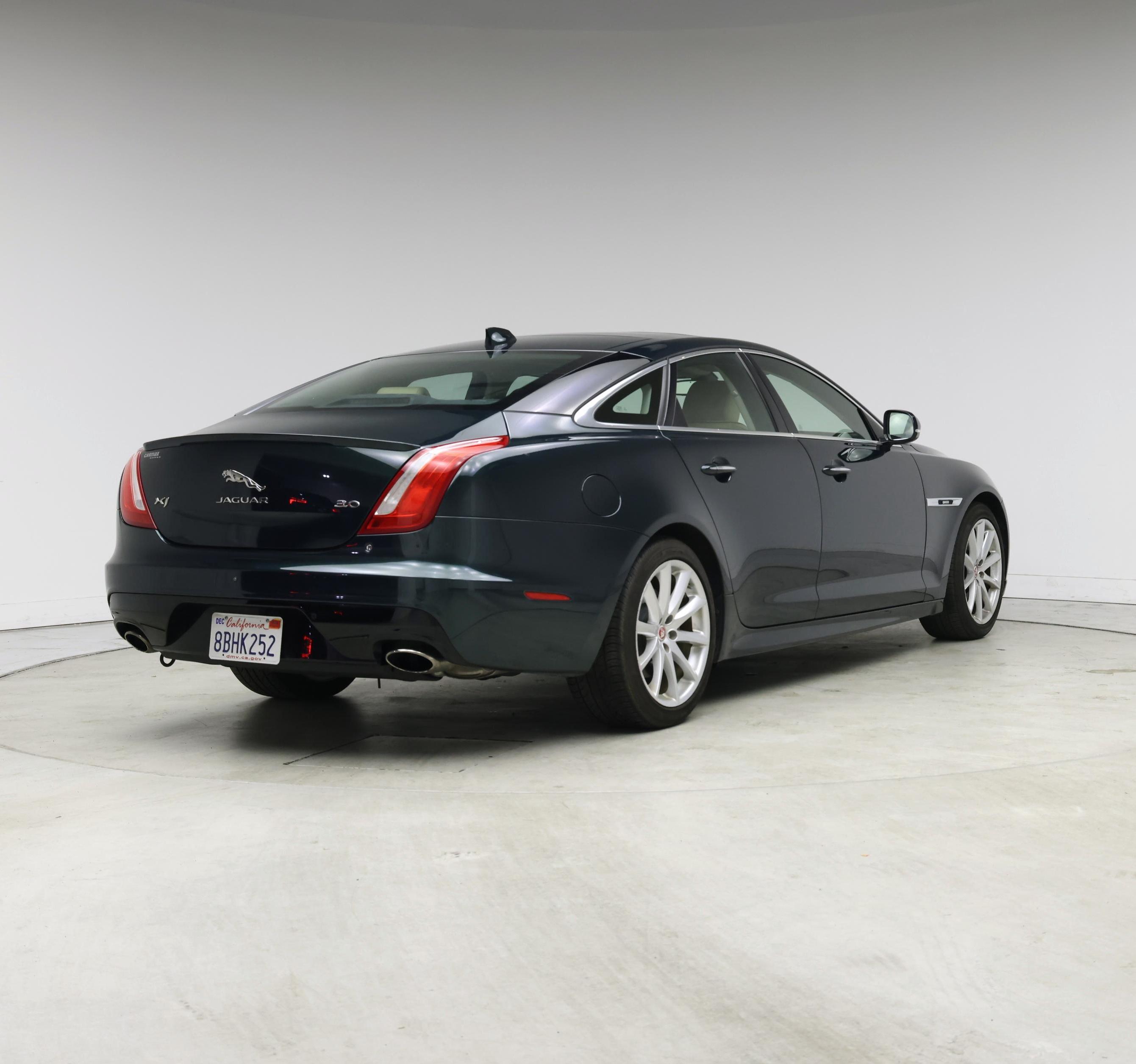 Thumbnail: 2017 Jaguar XJ - 8