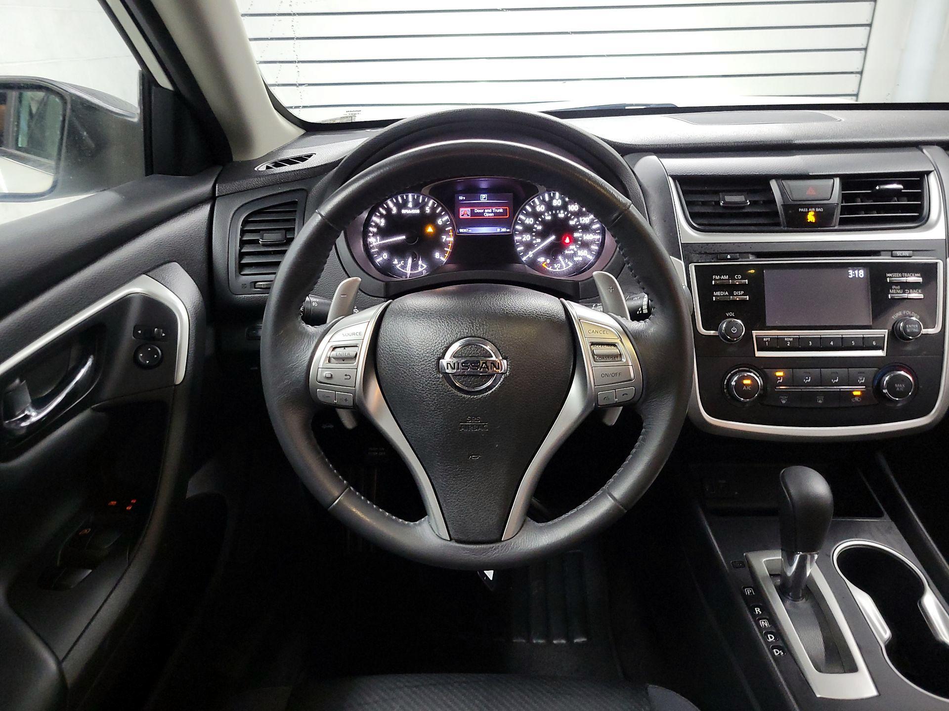 Thumbnail: 2017 Nissan Altima - 10