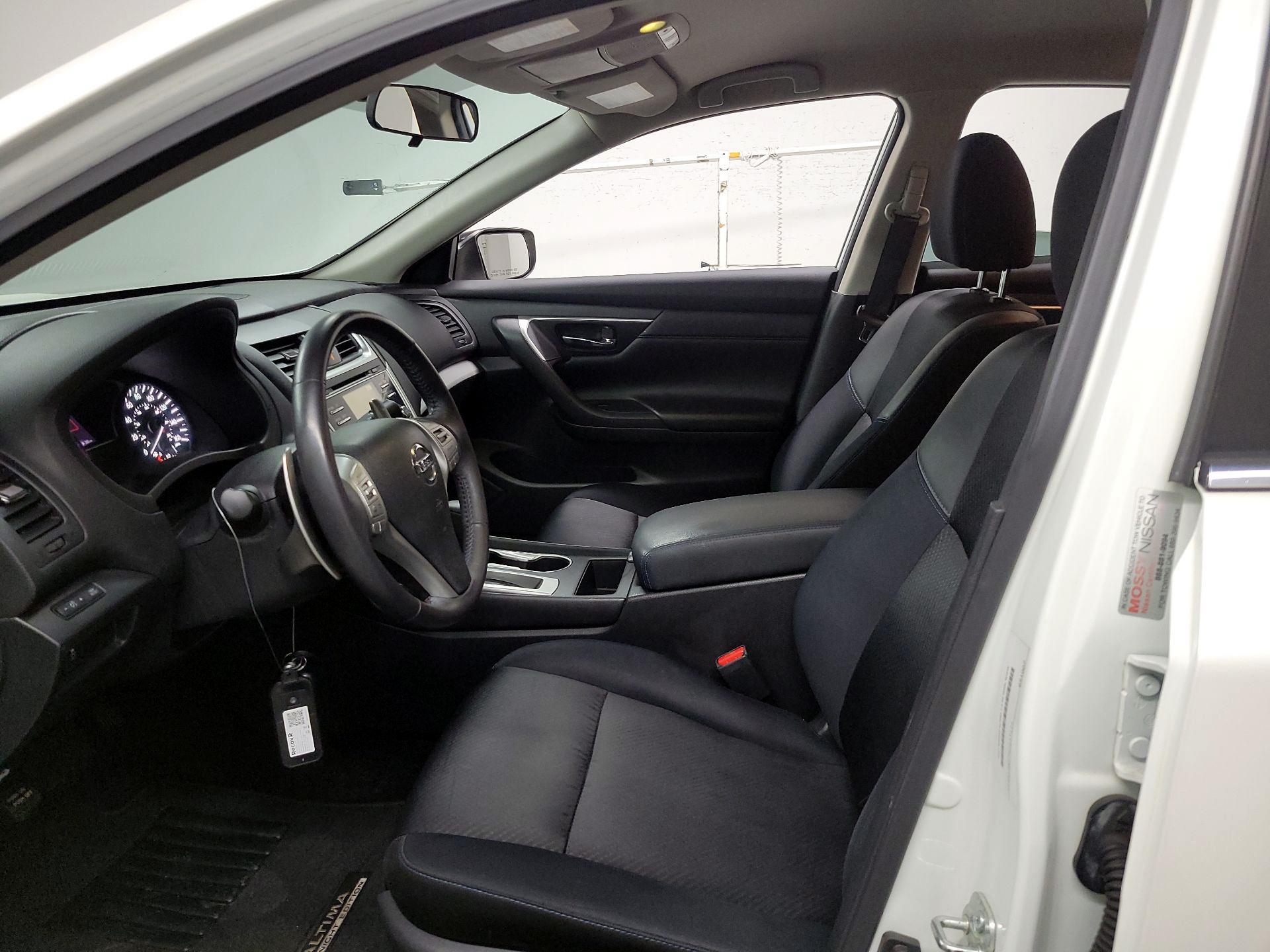 Thumbnail: 2017 Nissan Altima - 11