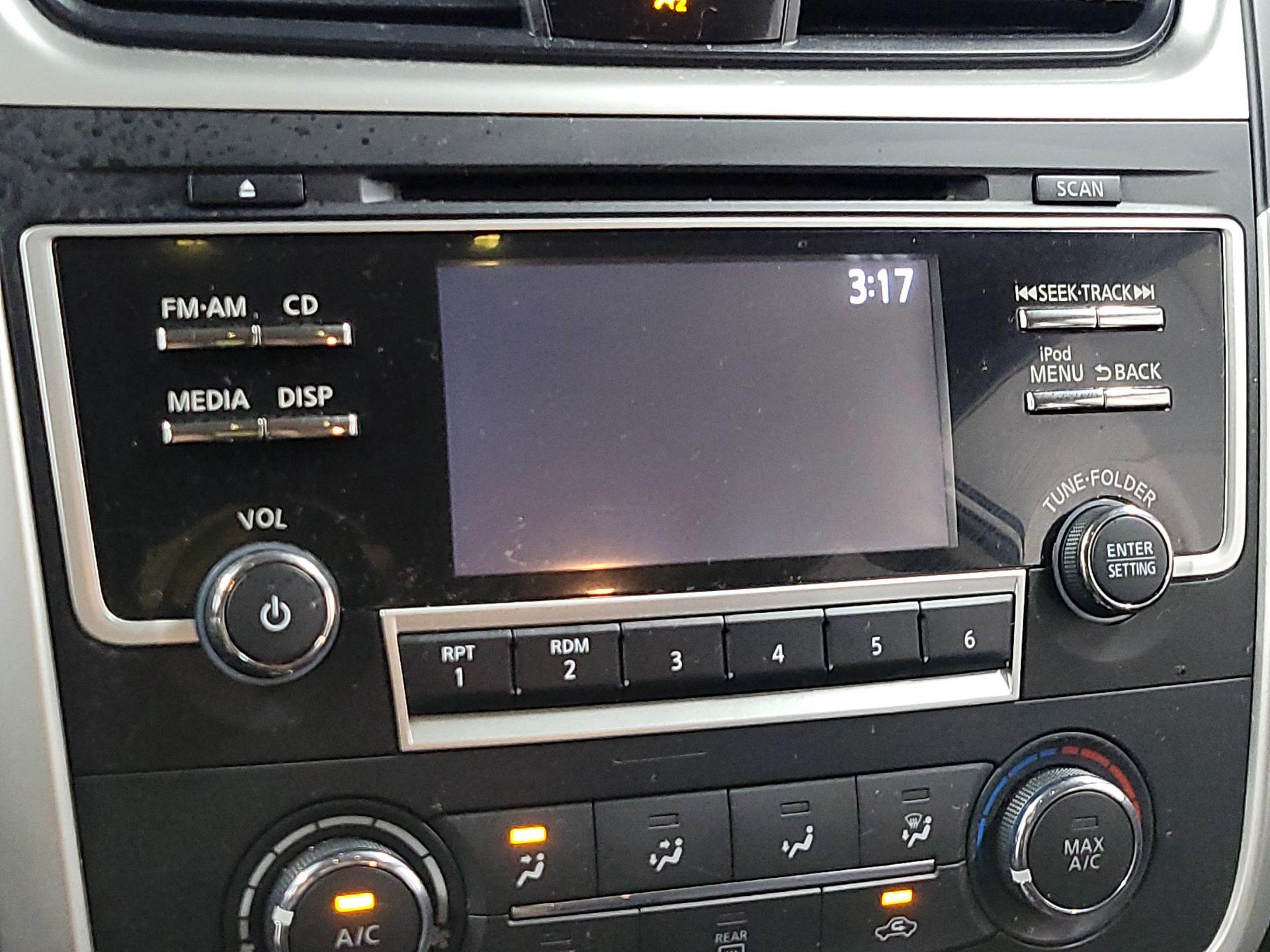 Thumbnail: 2017 Nissan Altima - 14