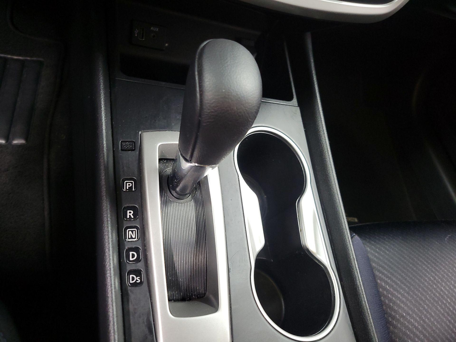 Thumbnail: 2017 Nissan Altima - 16