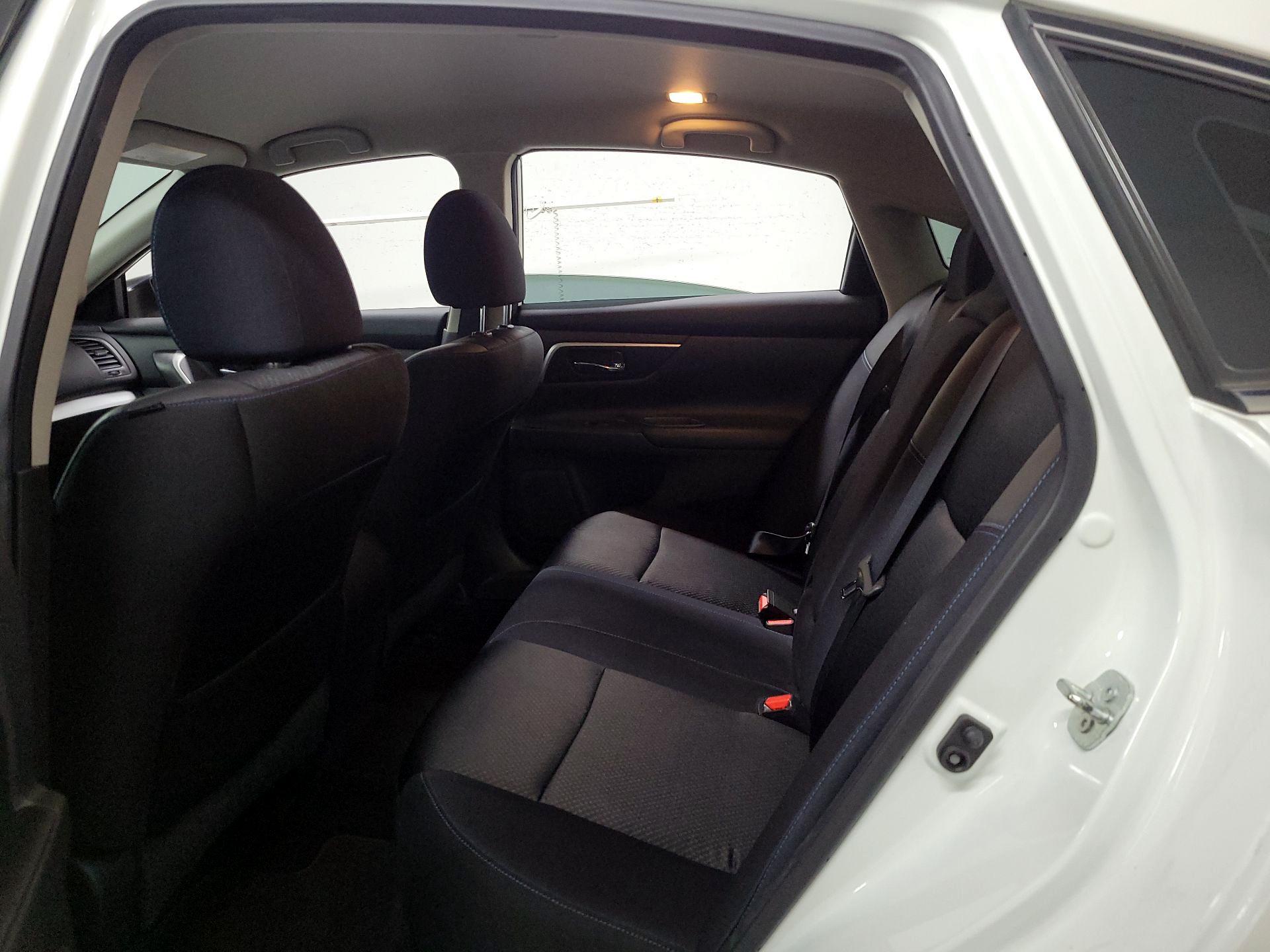 Thumbnail: 2017 Nissan Altima - 17