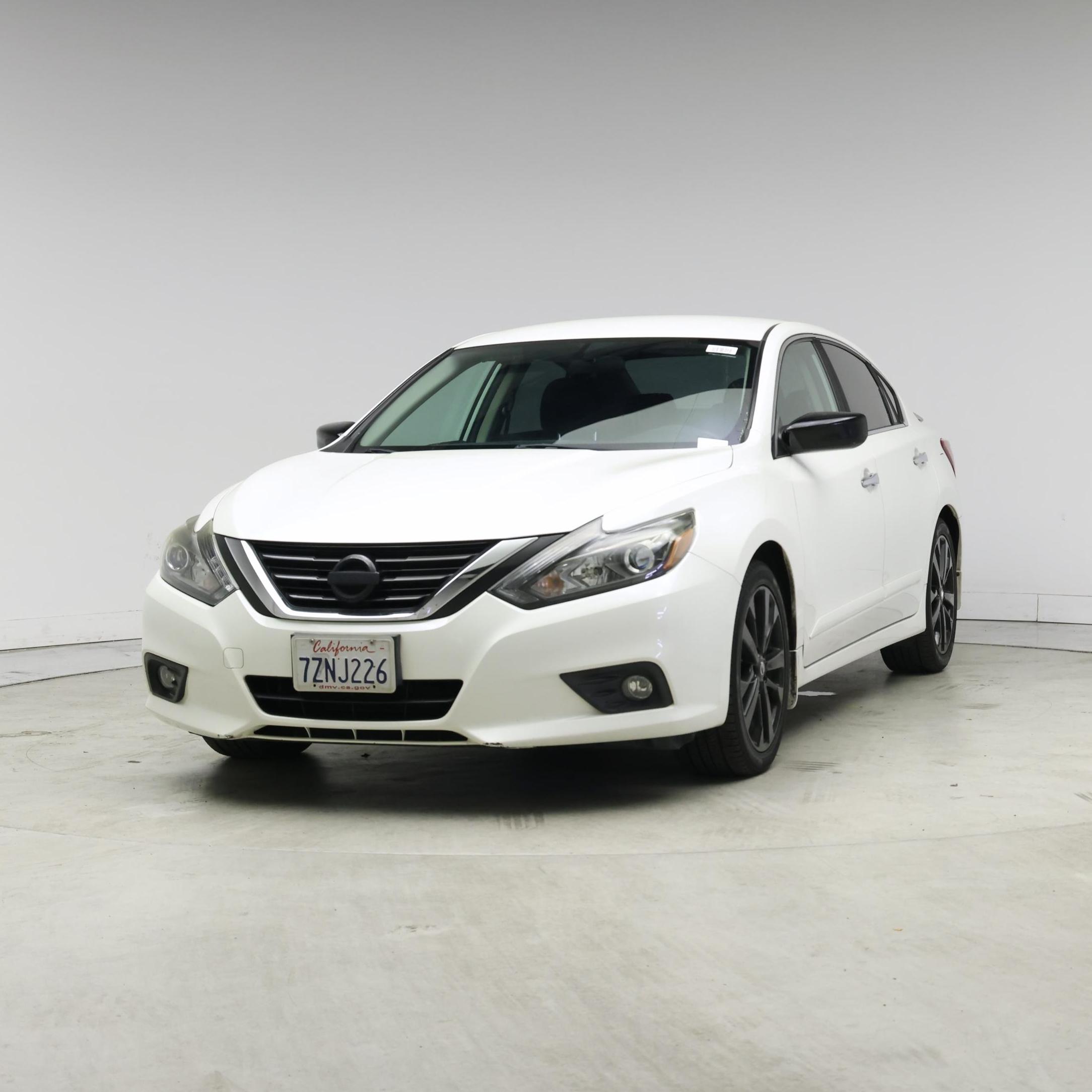 Thumbnail: 2017 Nissan Altima - 4