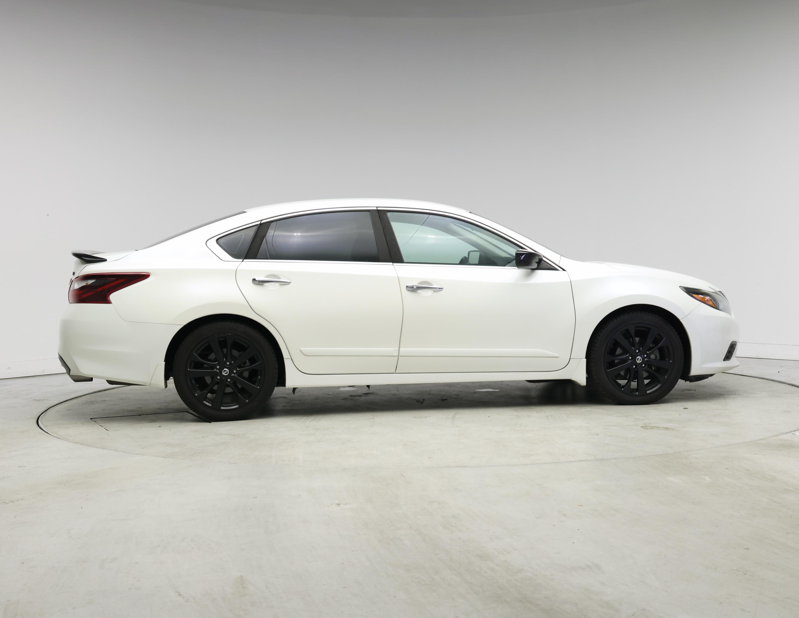 Thumbnail: 2017 Nissan Altima - 7