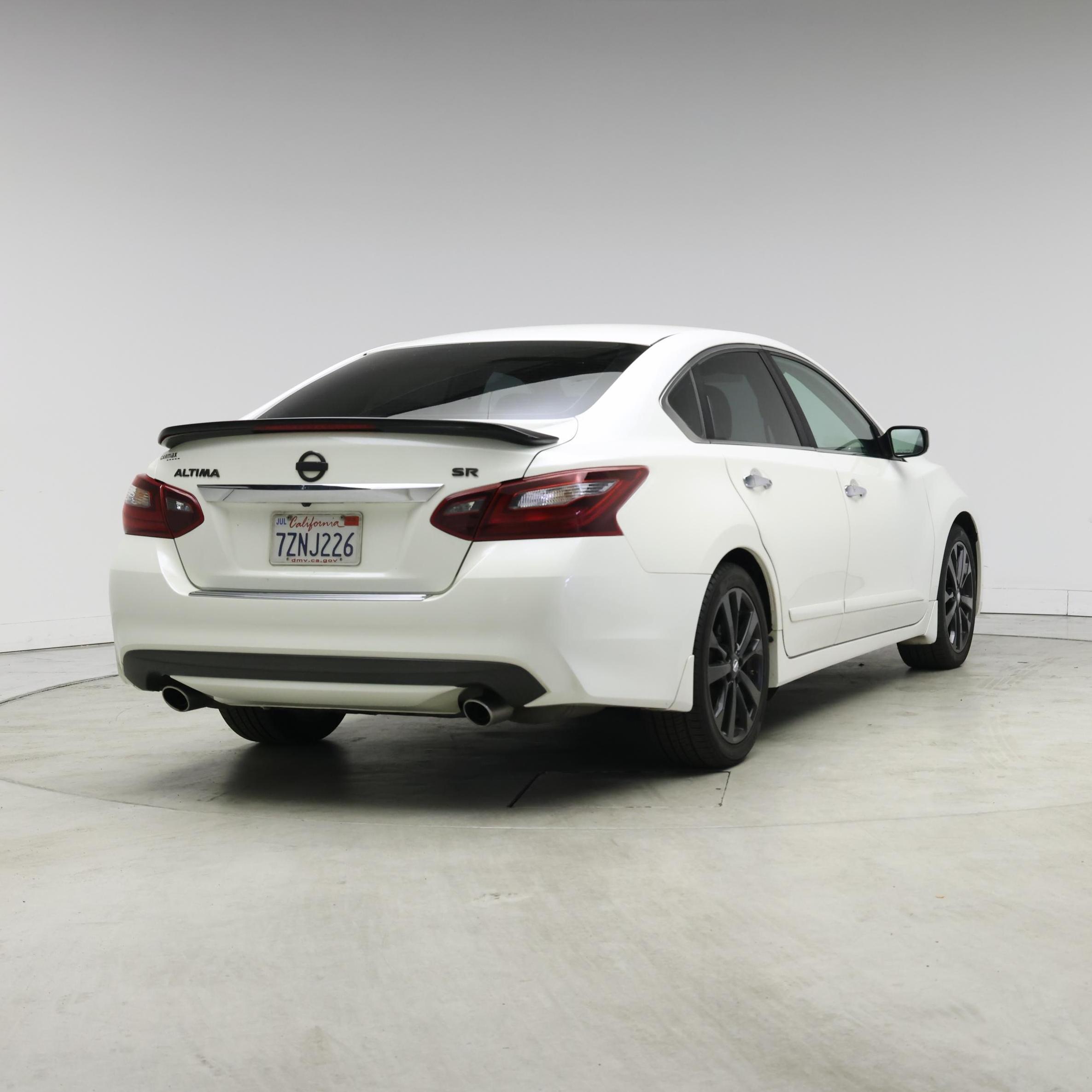 Thumbnail: 2017 Nissan Altima - 8