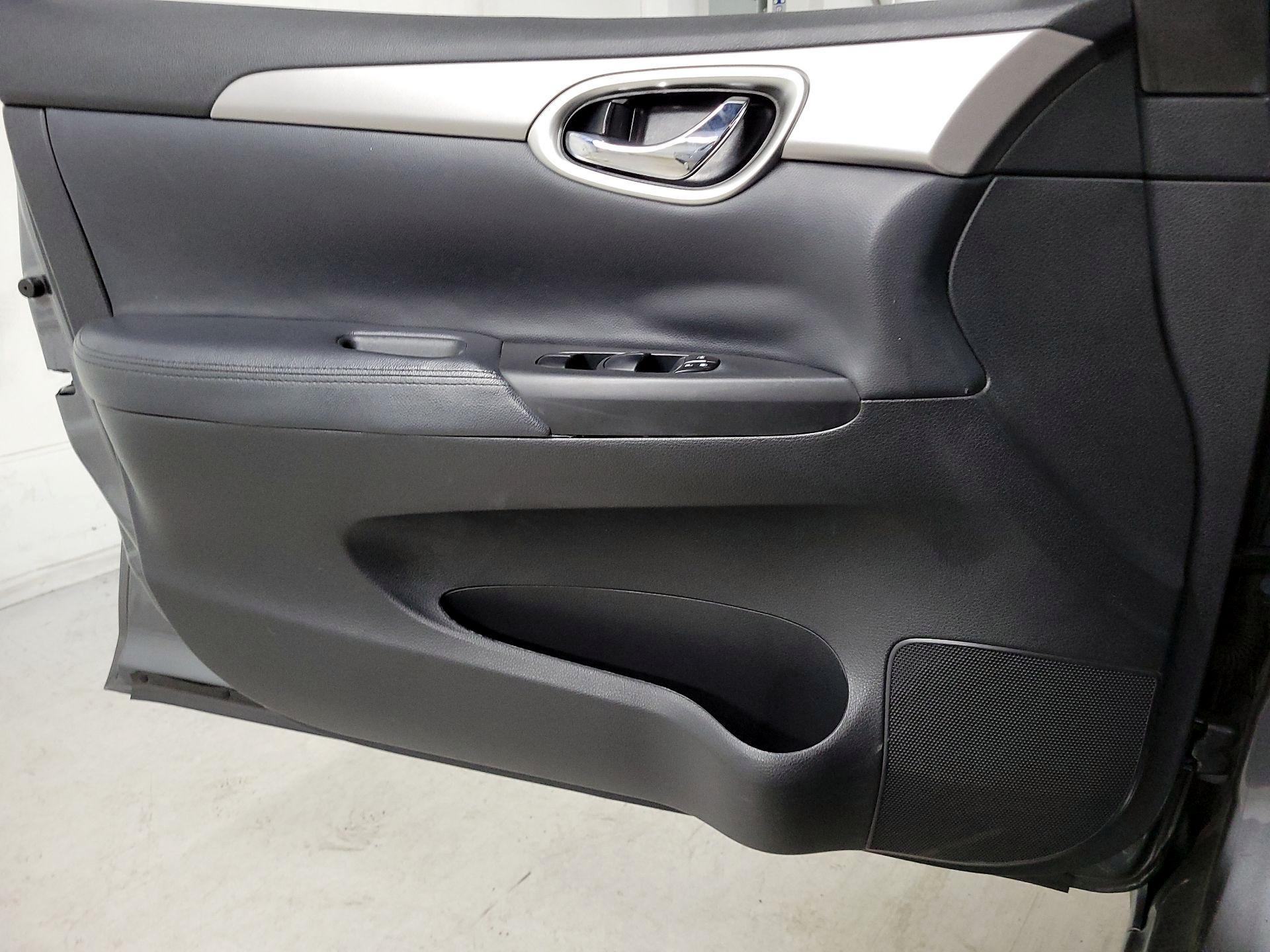 Thumbnail: 2015 Nissan Sentra - 12