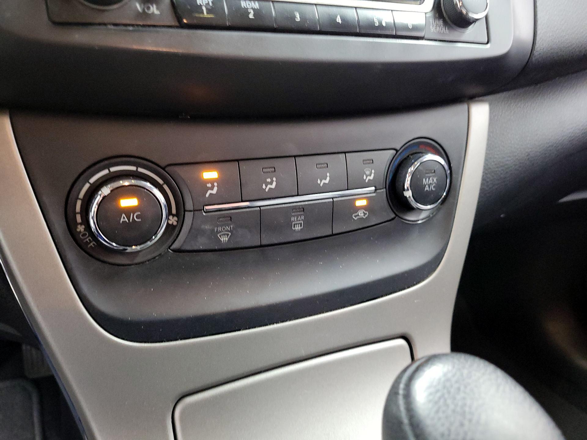 Thumbnail: 2015 Nissan Sentra - 14