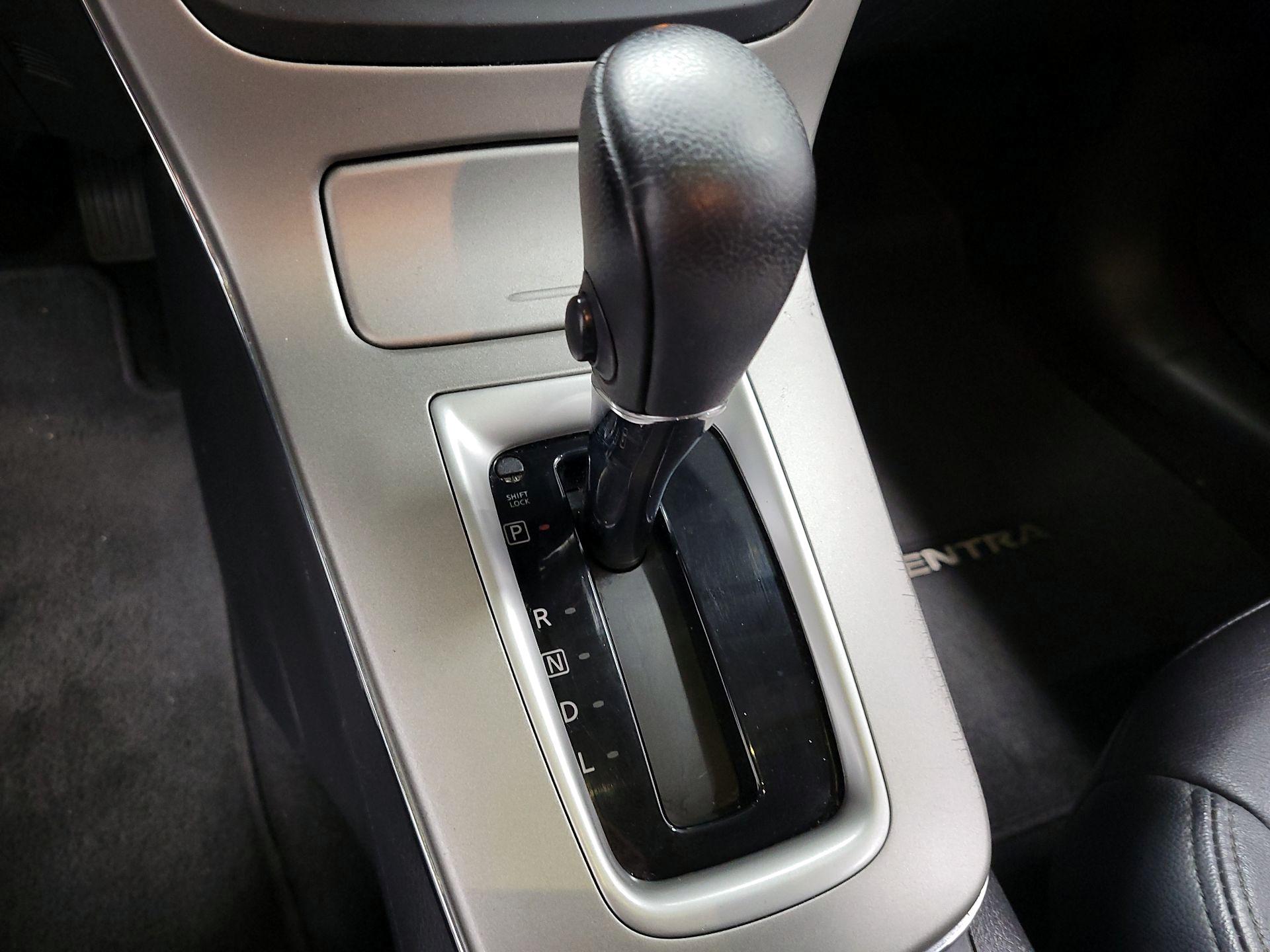 Thumbnail: 2015 Nissan Sentra - 15